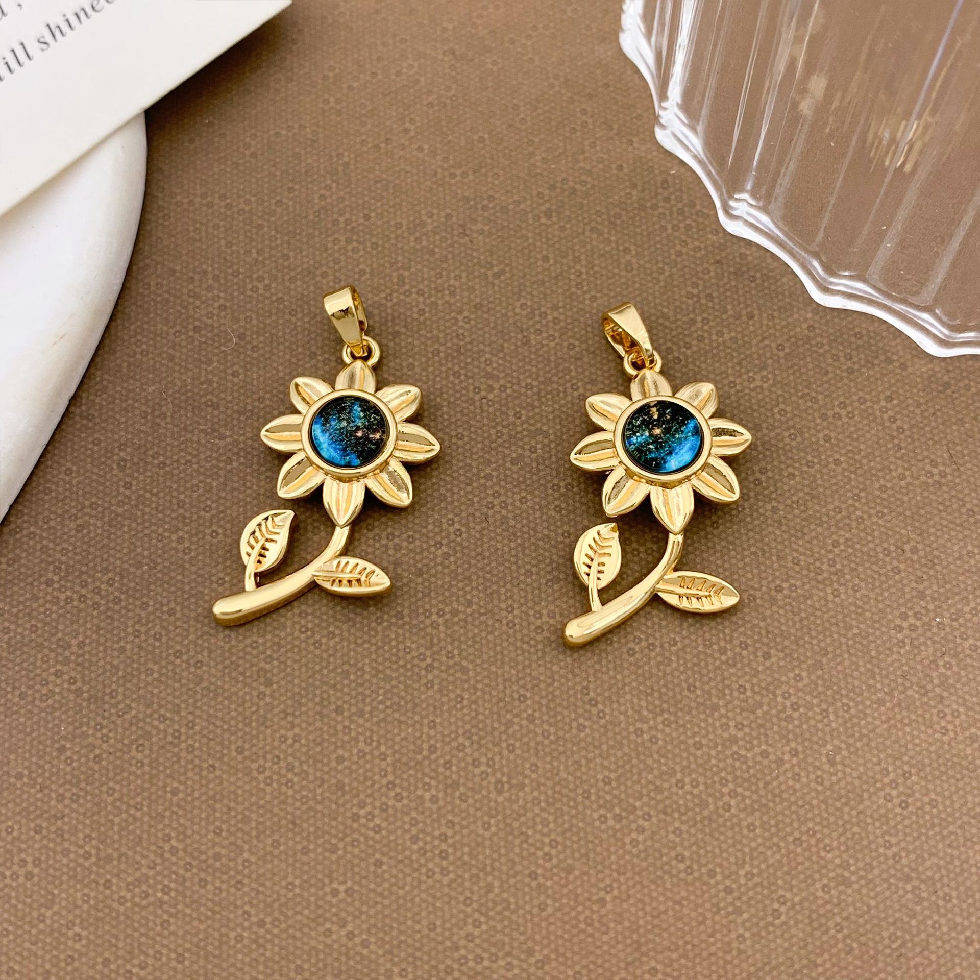Xl1453 sunflower planet pendant gold