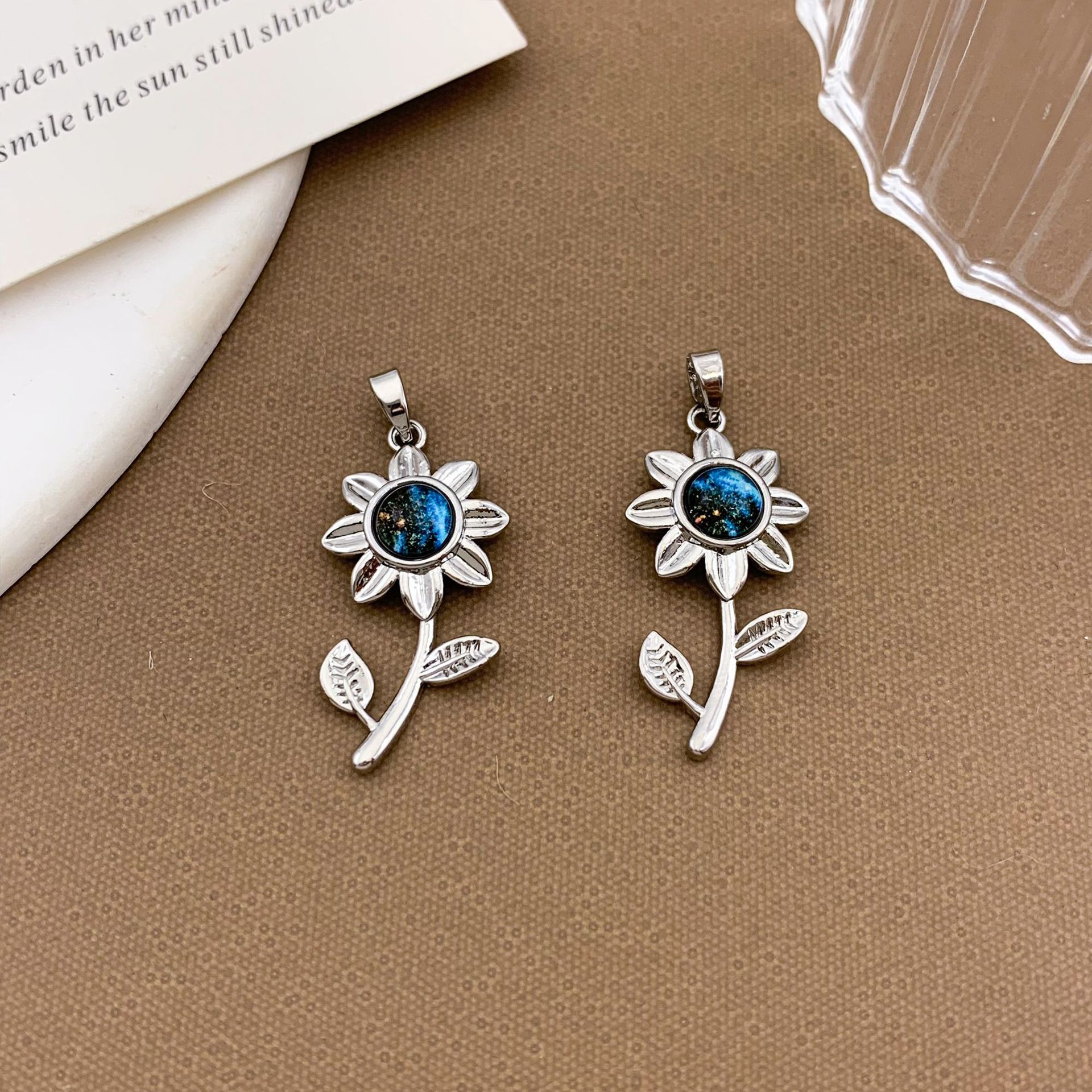 Xl1453 sunflower planet pendant silver