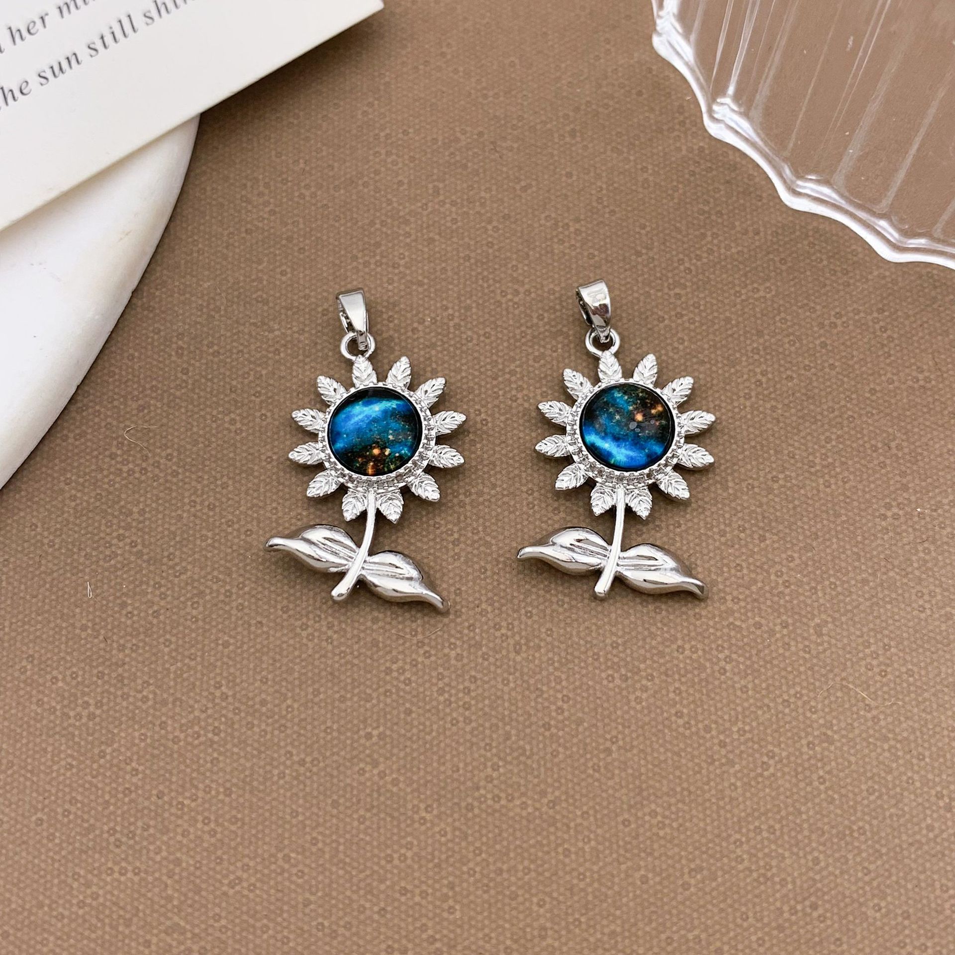Xl1530 sunflower planet pendant silver