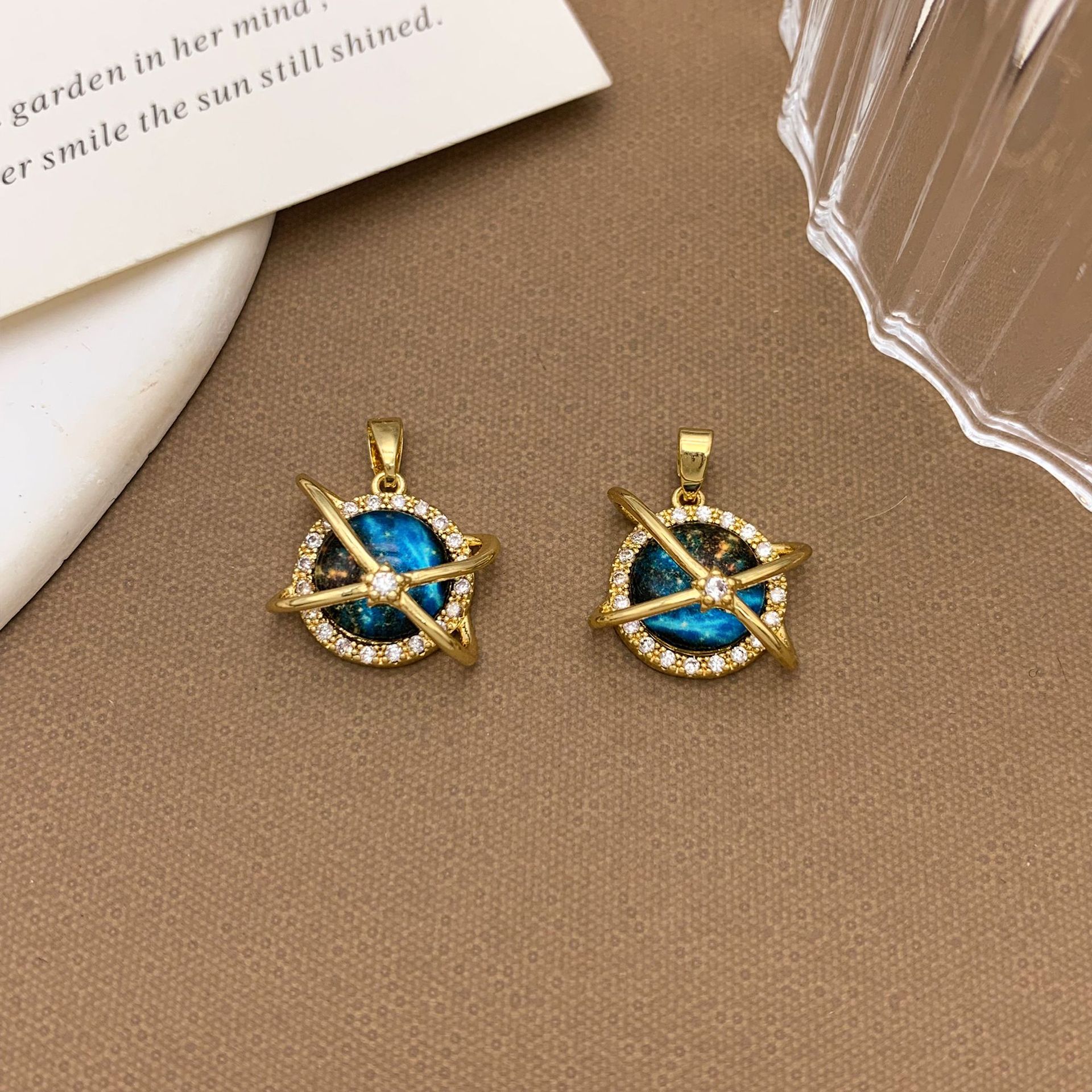 Xl1365 cross planet pendant gold