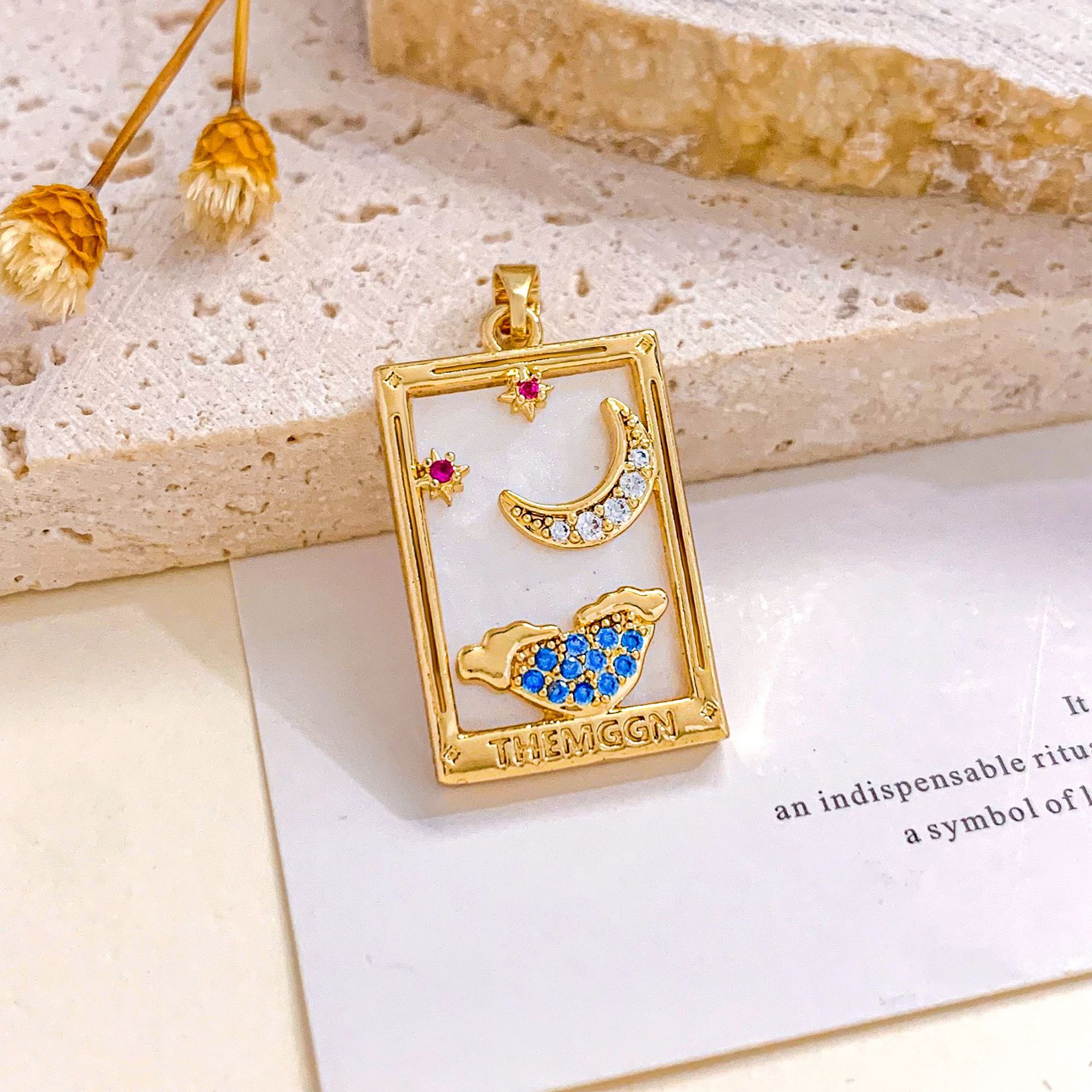 Xl2326 moon love tarot pendant gold