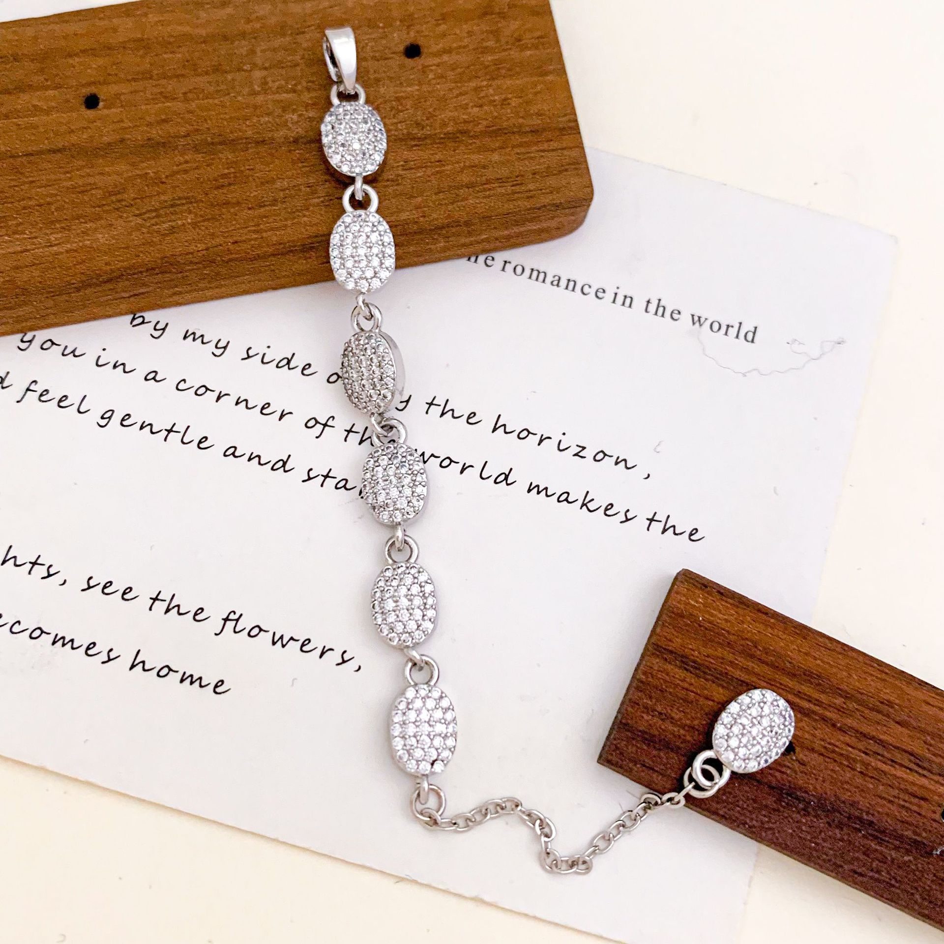 Xl5275 oval tassel pendant silver
