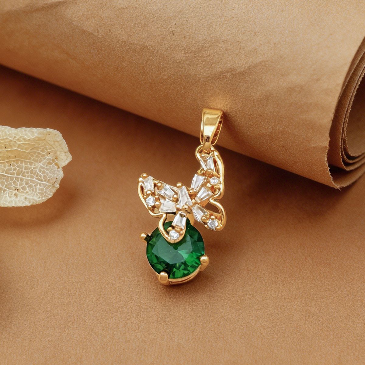 Xl473 butterfly pendant gold green