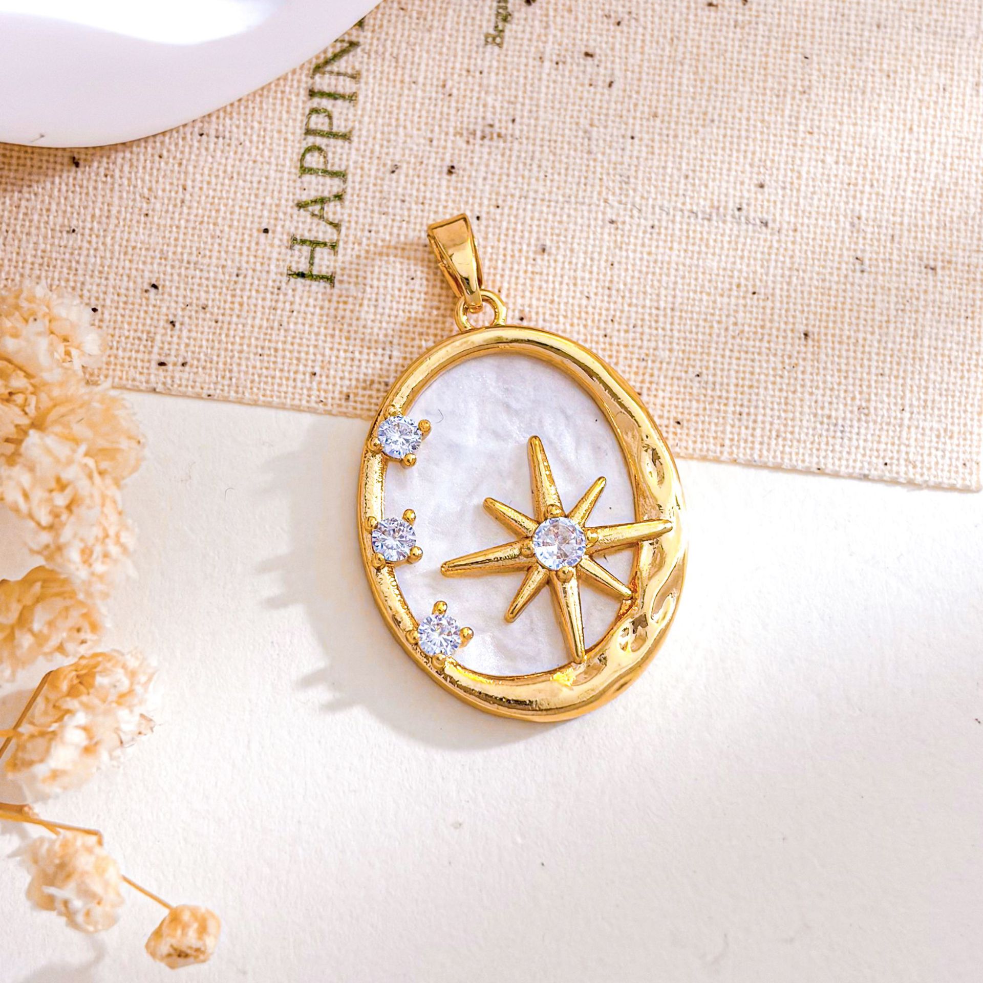 Xl5636 oval eight-pointed star pendant gold white