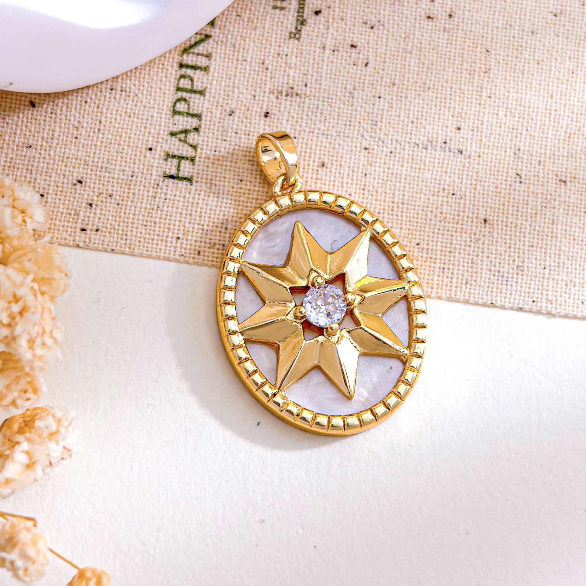 Xl5647 oval eight-pointed star pendant gold white