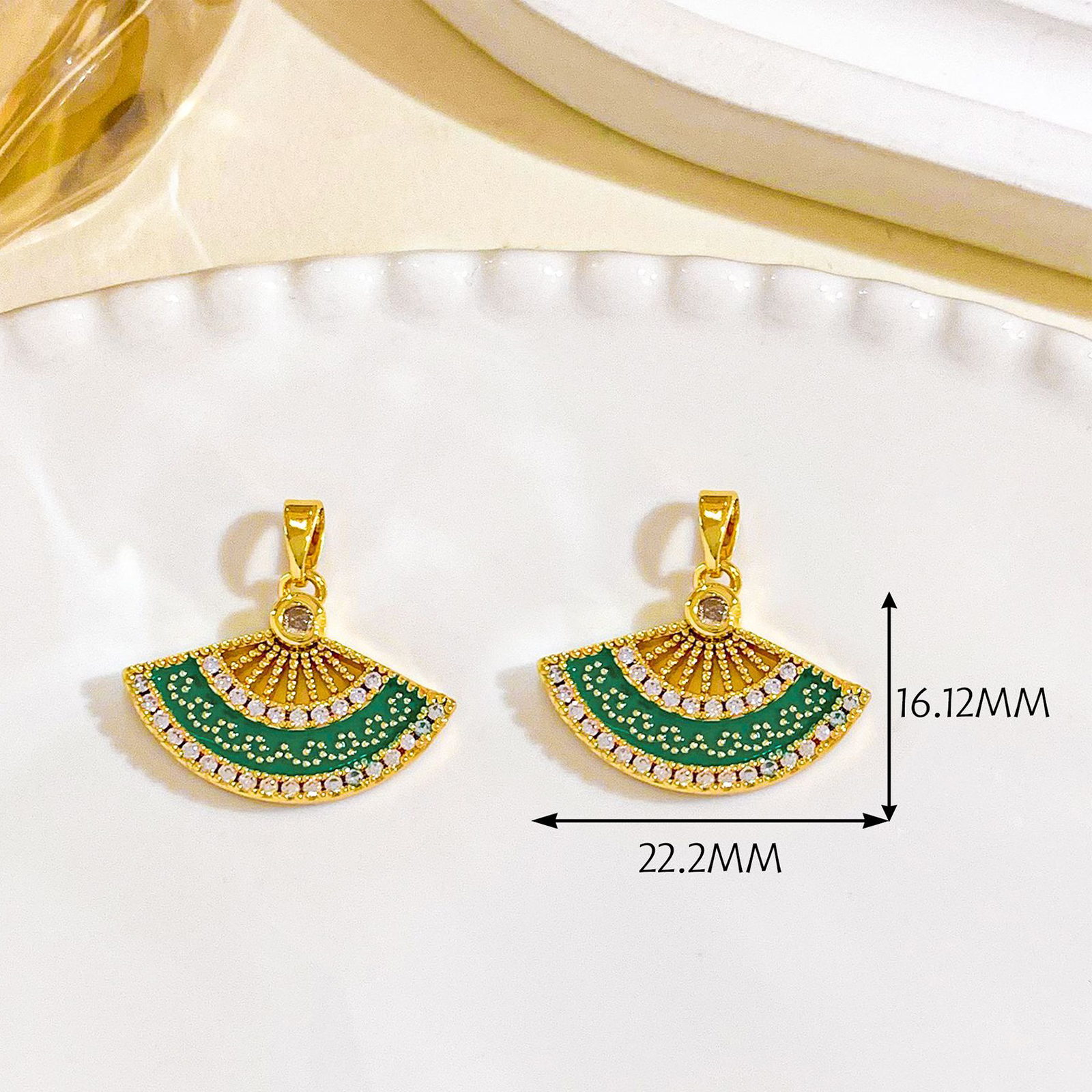 Xl3513 green folding fan pendant gold