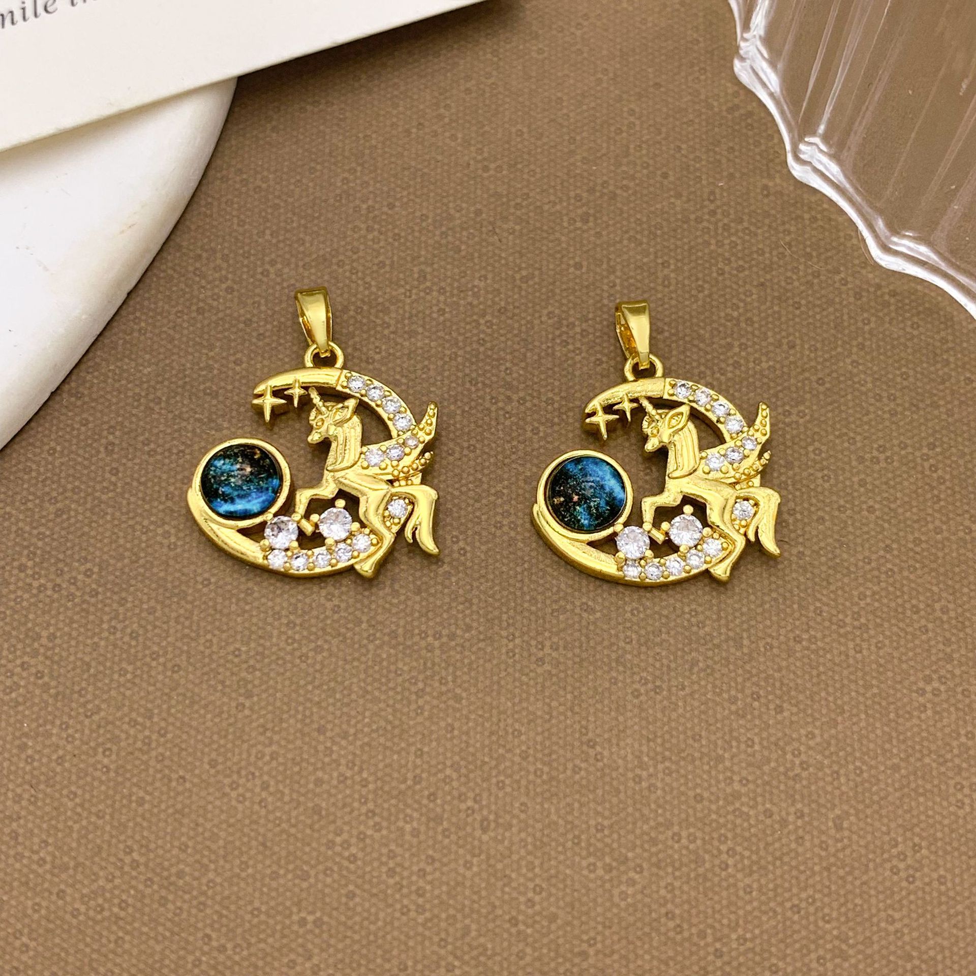 Xl1163 pegasus planet pendant gold