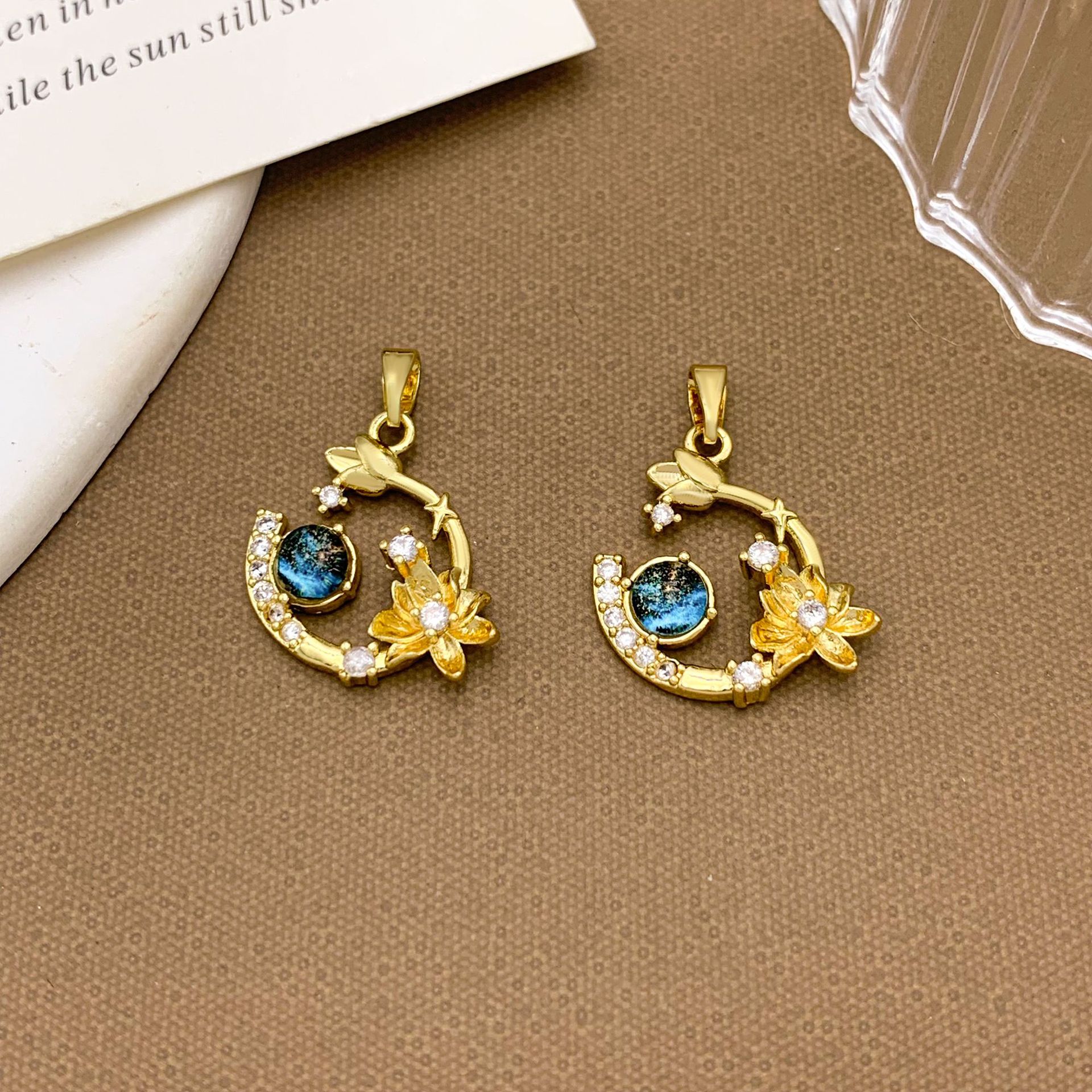 Xl3989 lotus planet pendant gold