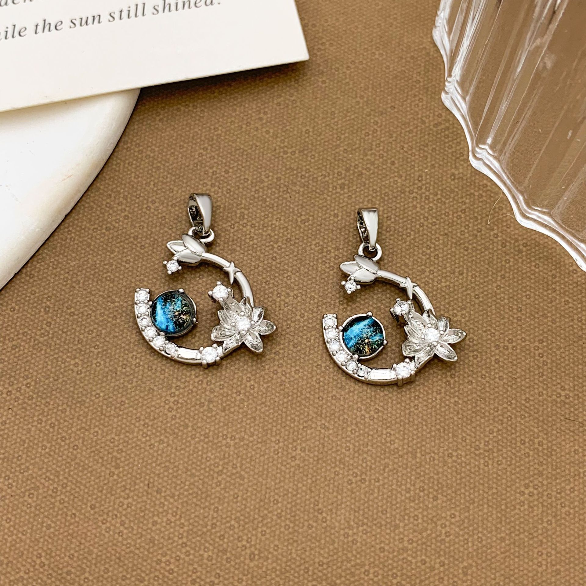 Xl3989 lotus planet pendant silver