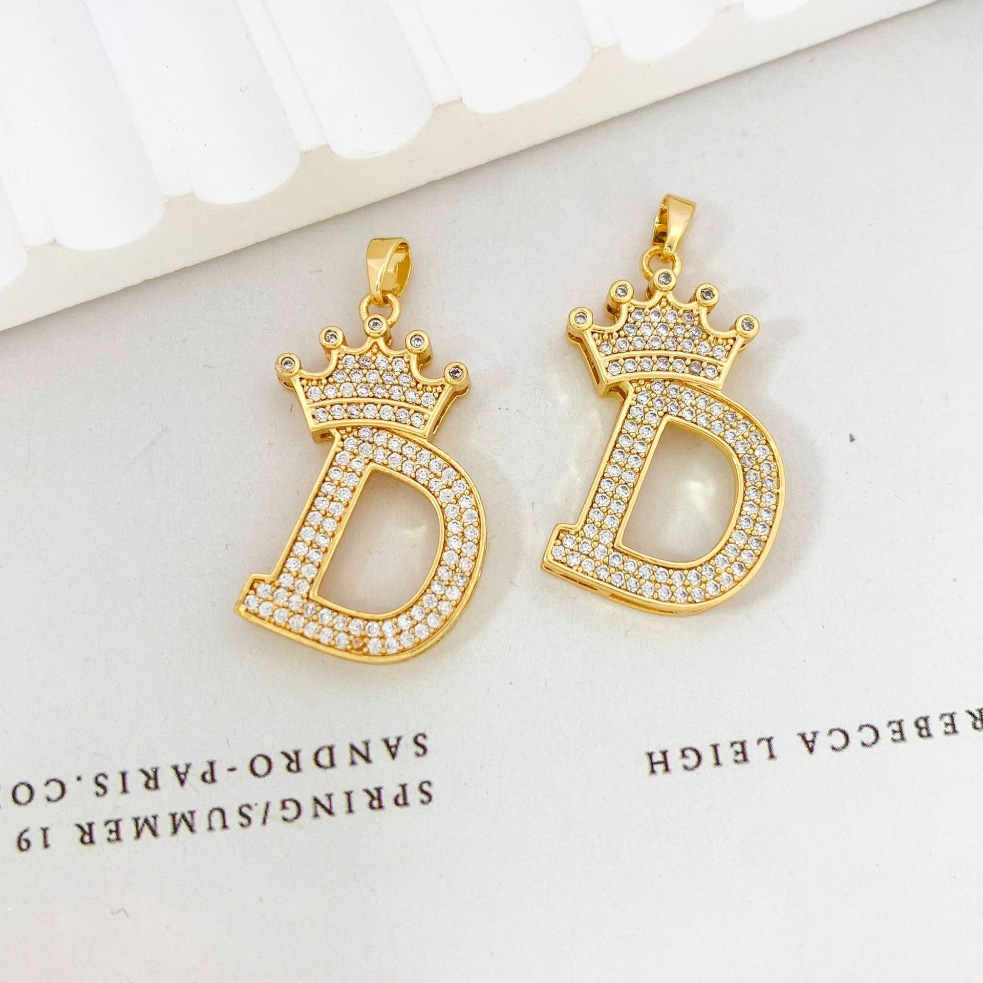 Xl348 crown letter d pendant gold