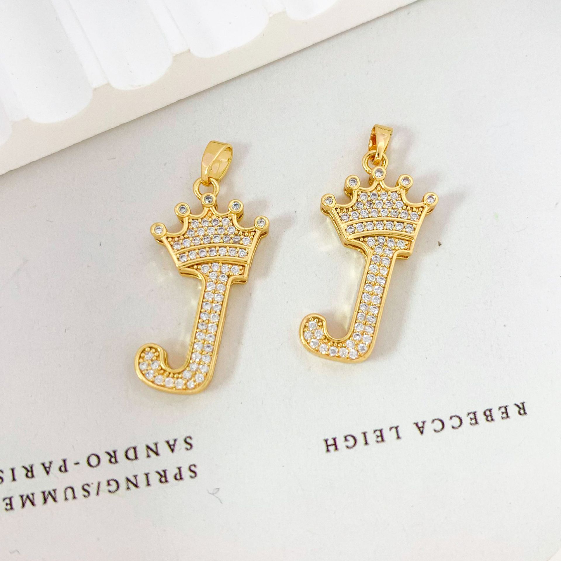 Xl348 crown letter j pendant gold