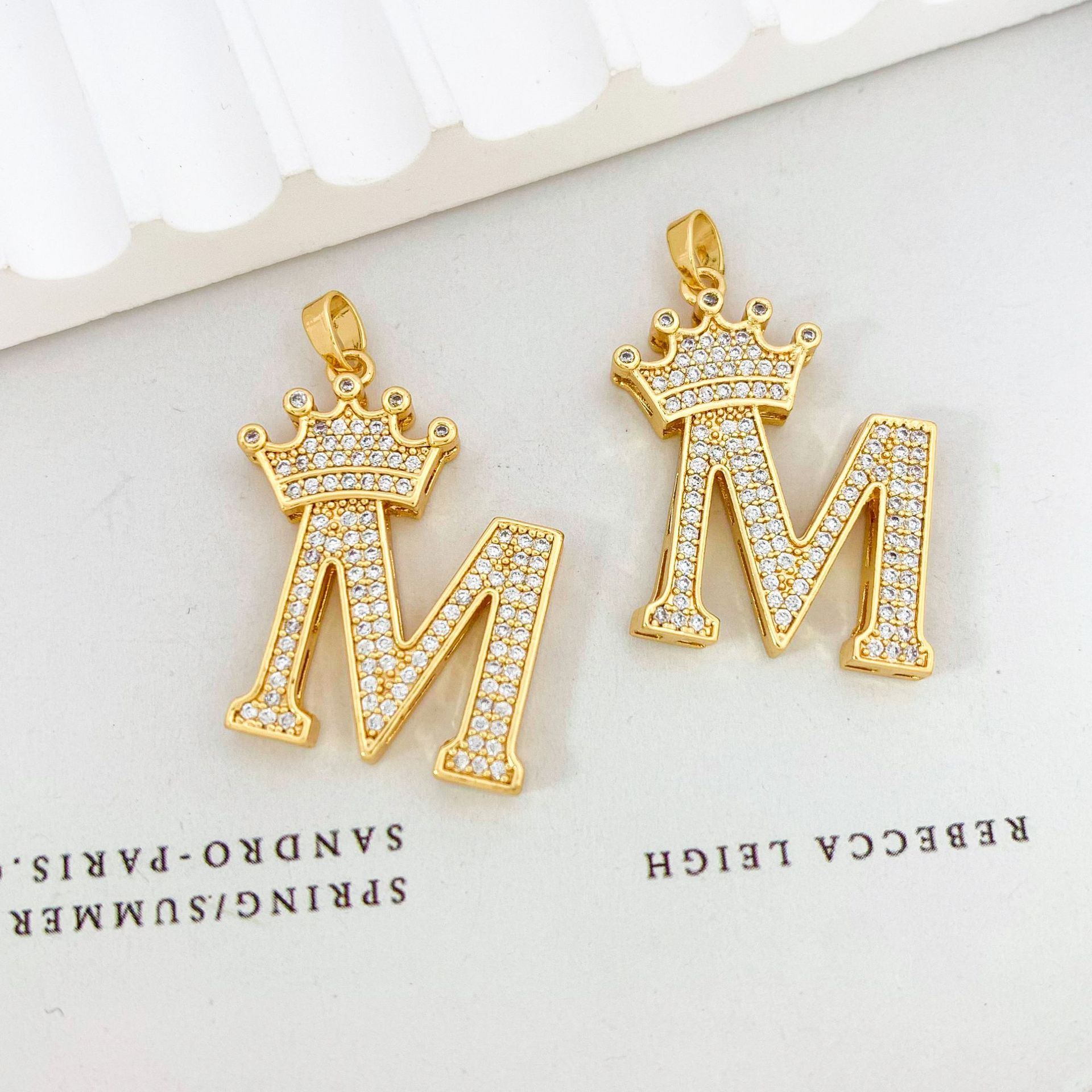 Xl348 crown letter m pendant gold