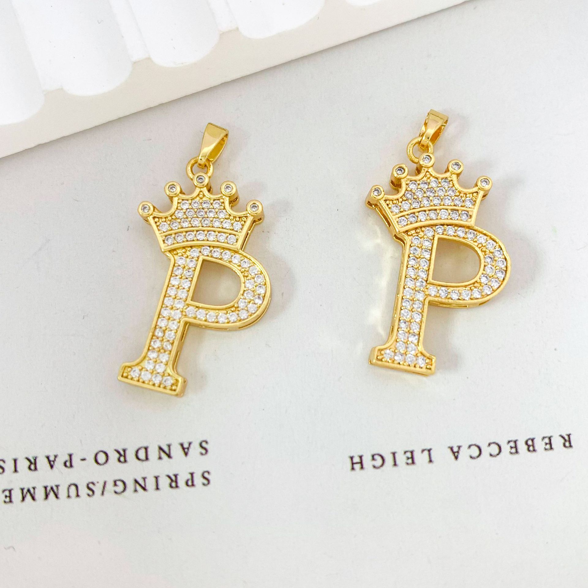 Xl348 crown letter p pendant gold