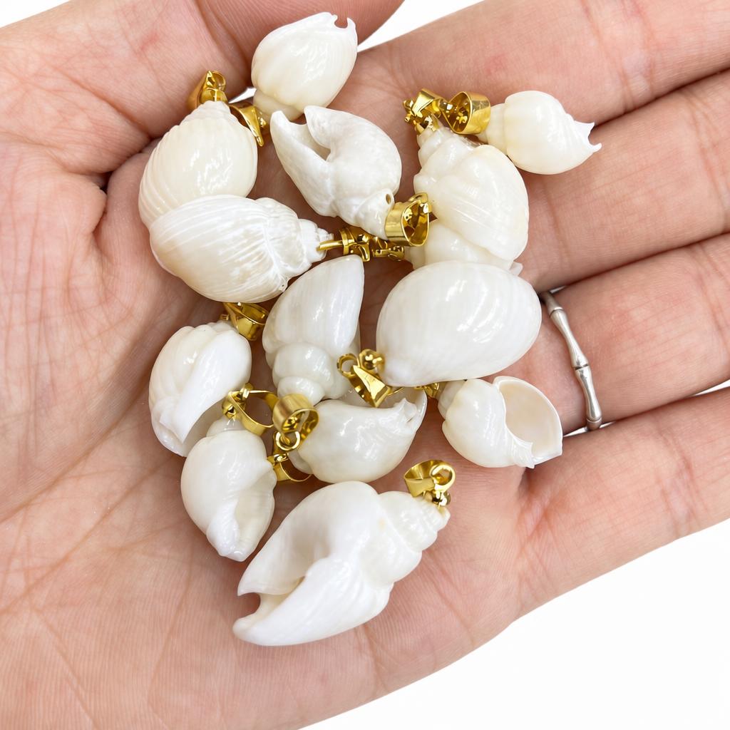 White jade bamboo shoot snail-golden buckle