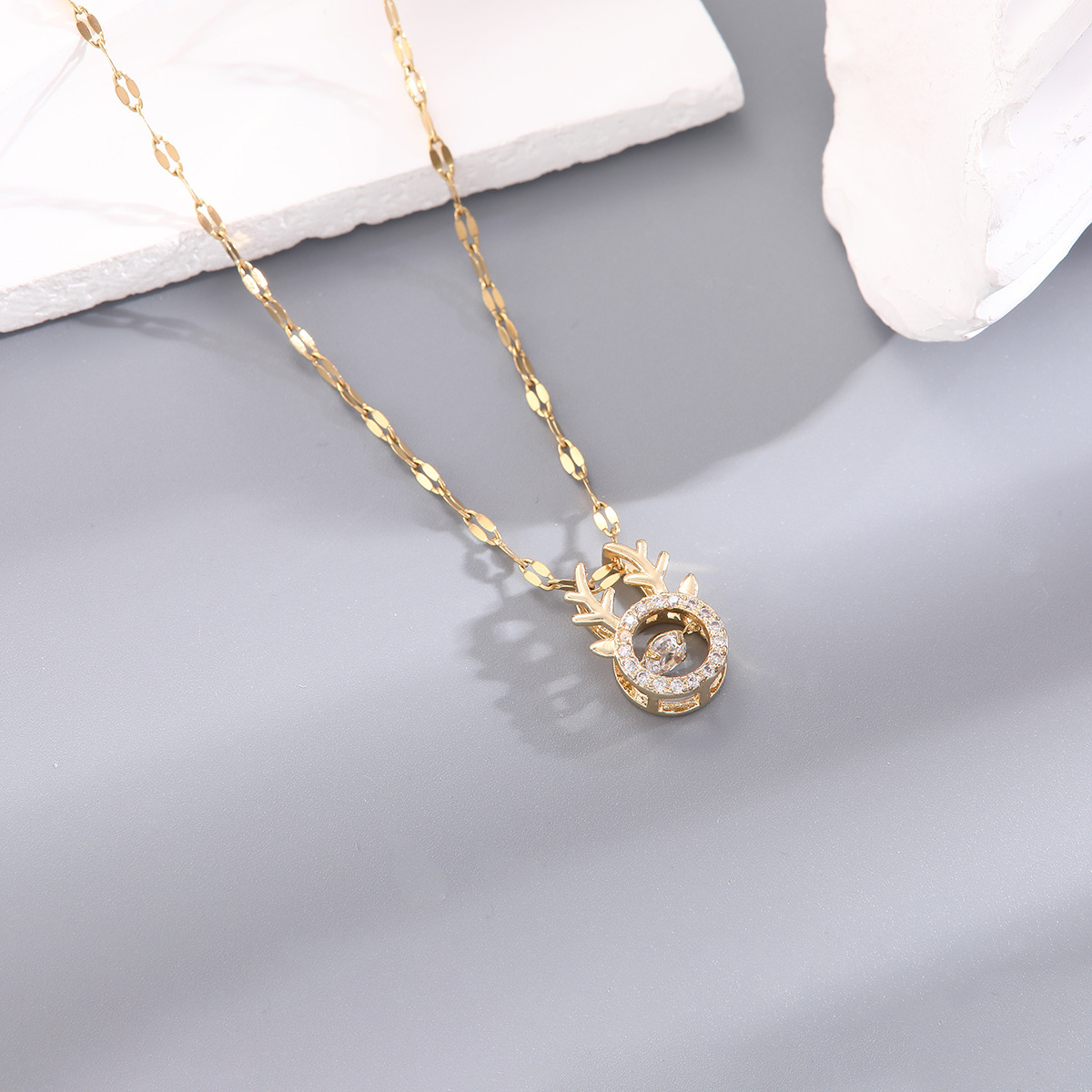 Xl1567-40 small antlers