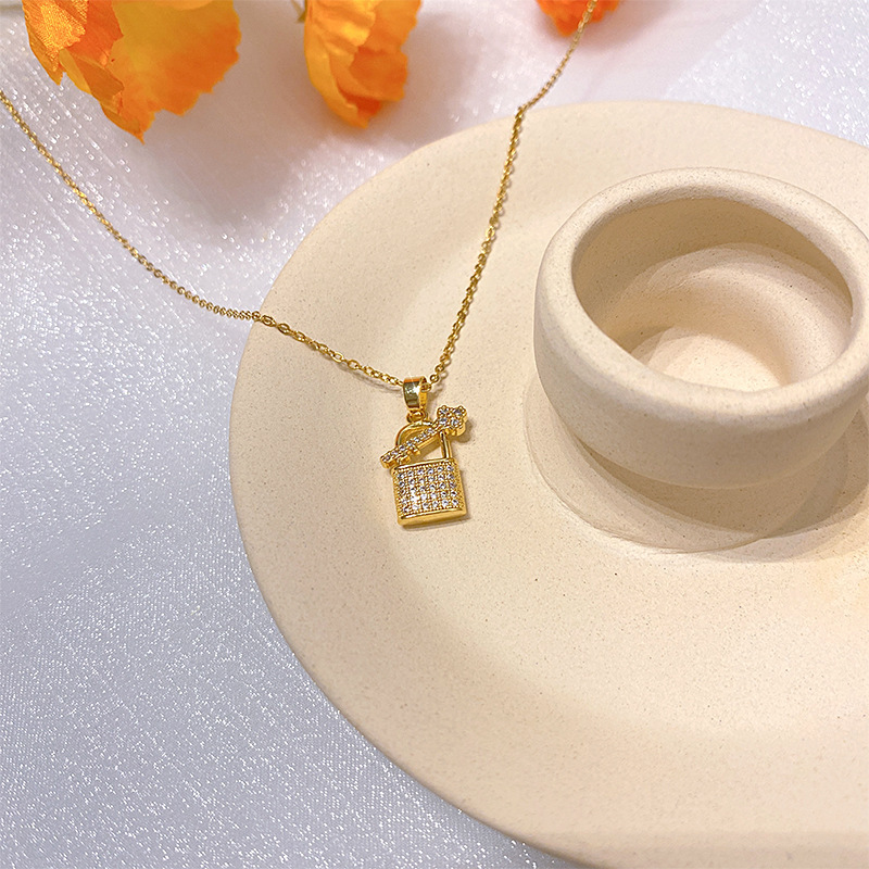 Xl1780-33#Full diamond key lock necklace
