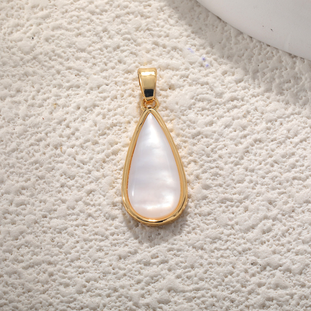A0318 white shell water drop