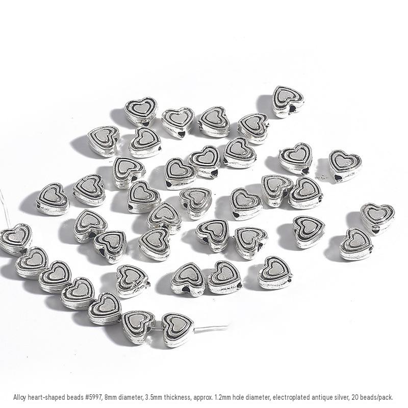 02 heart-shaped beads diameter 8mm thickness 3.5mm