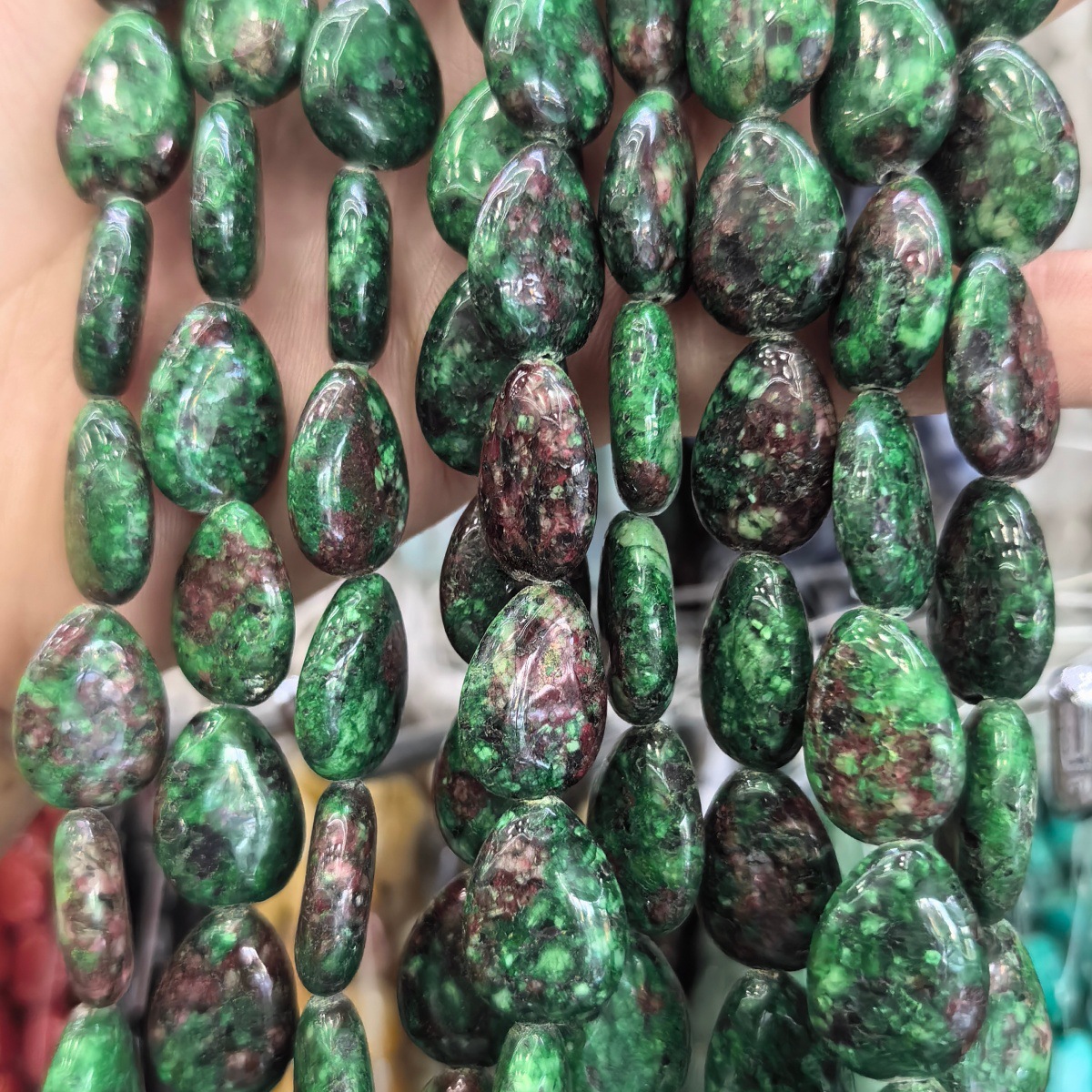 Rubin in Zoisite