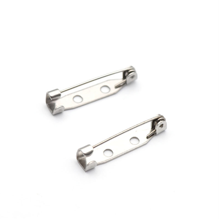 21mm long with safety clasp