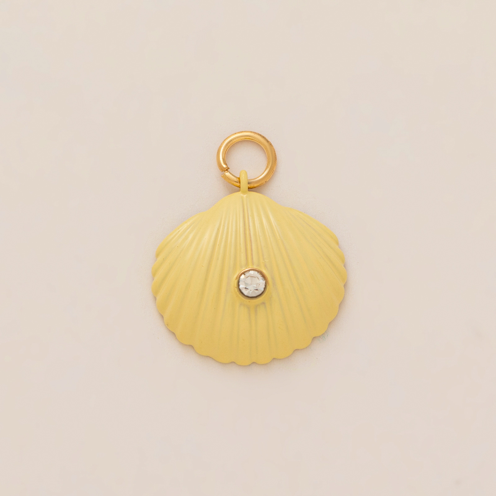 No. 18 shell pendant