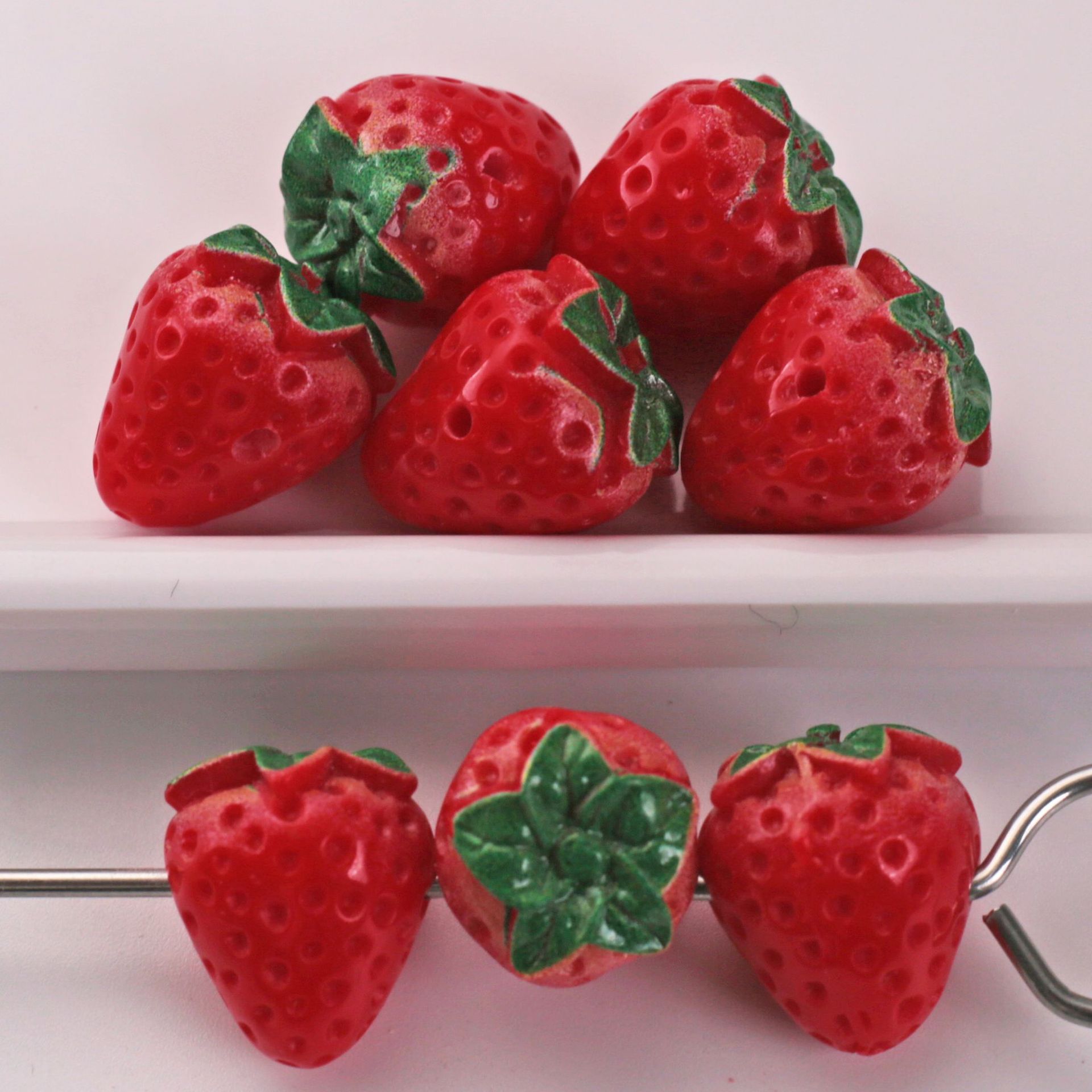 Small strawberry [1.8mm through hole]