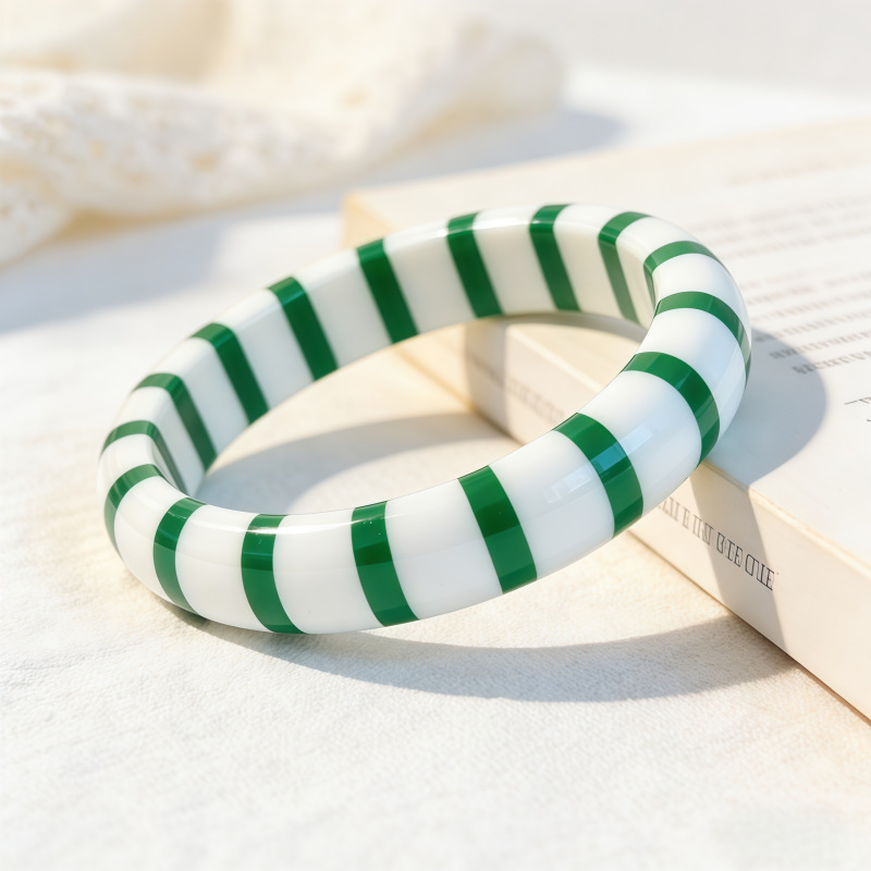 Thin circle green