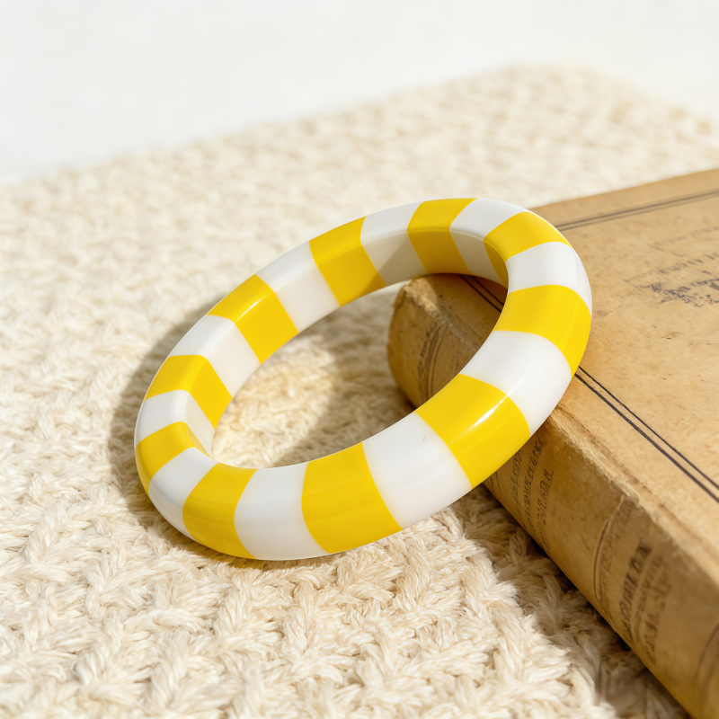 Thick circle yellow