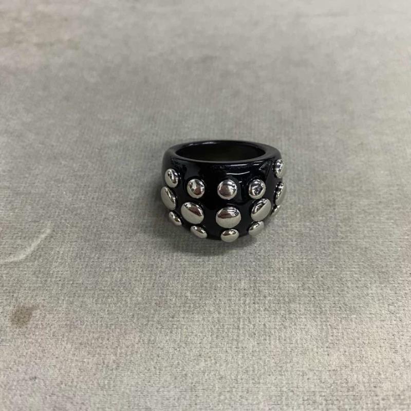 Ring-black-iron style