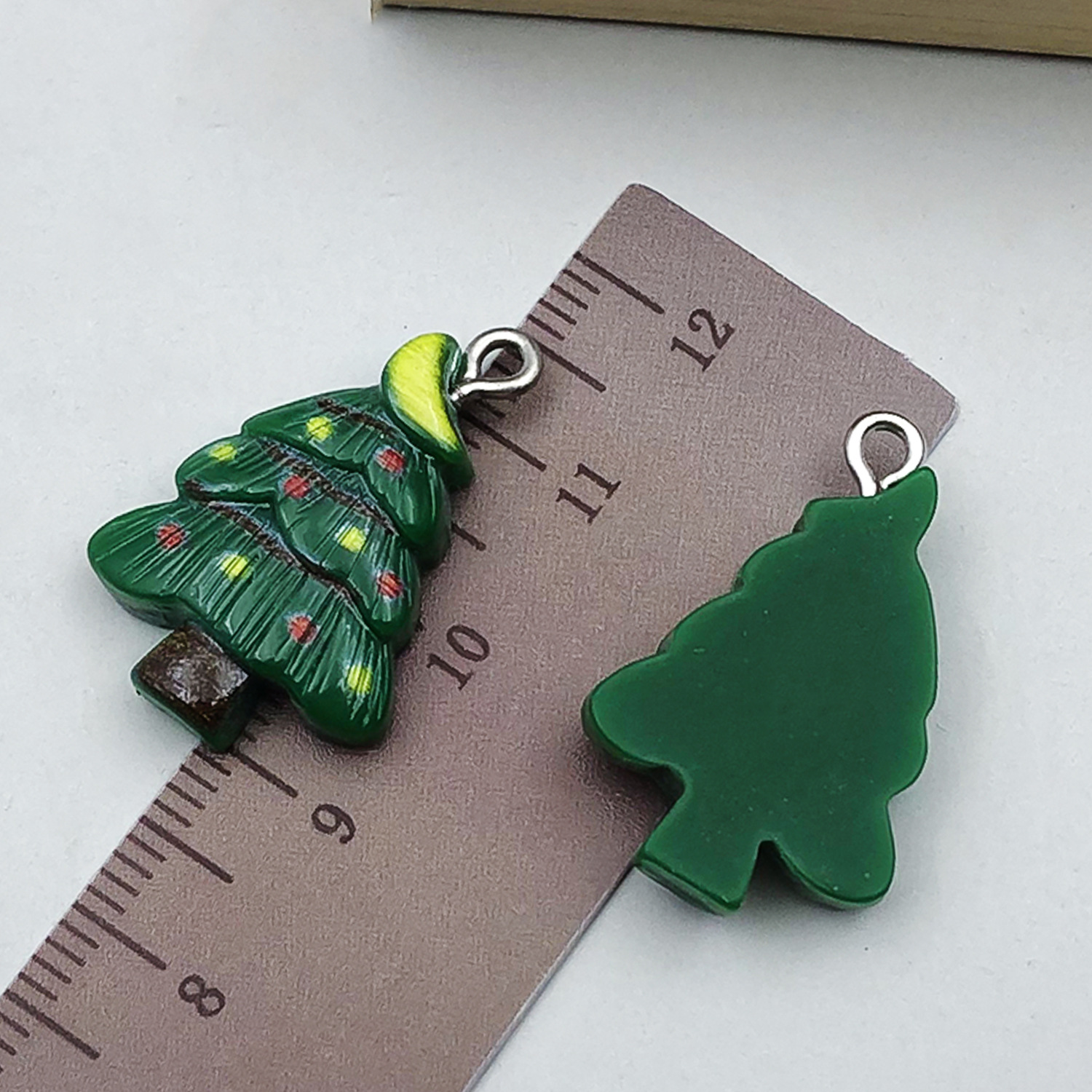 1 green resin christmas moon christmas tree 17x25mm-1.2g-24254