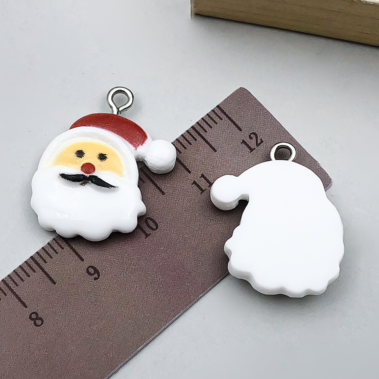 1 white resin christmas santa claus head 18x24mm-1.2g-24255