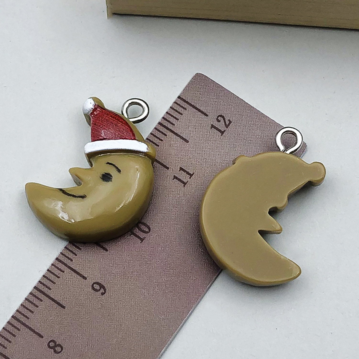 1 coffee brown resin christmas hat moon 18x25mm-1.1g-24257