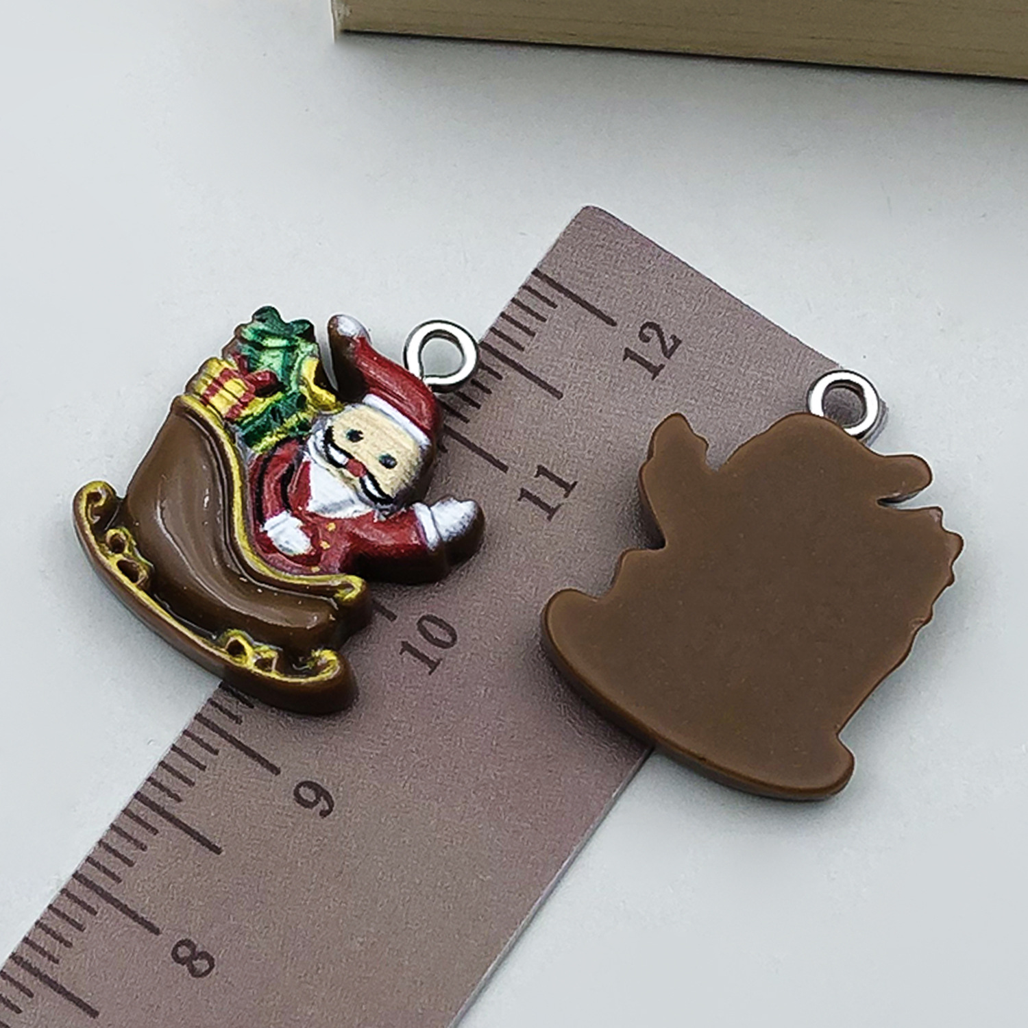 1 coffee brown resin christmas sleigh santa claus 17x21mm-1.2g-24250