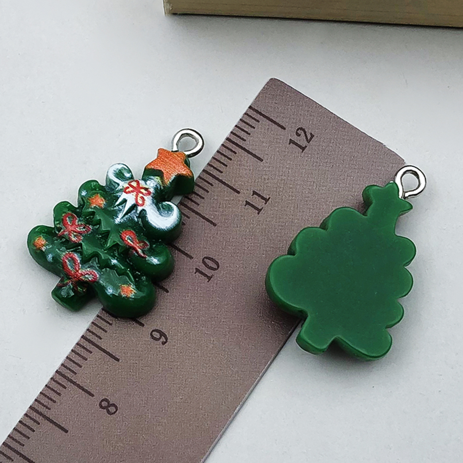1 green resin christmas five-pointed star christmas tree 17x26mm-1.3g-24260