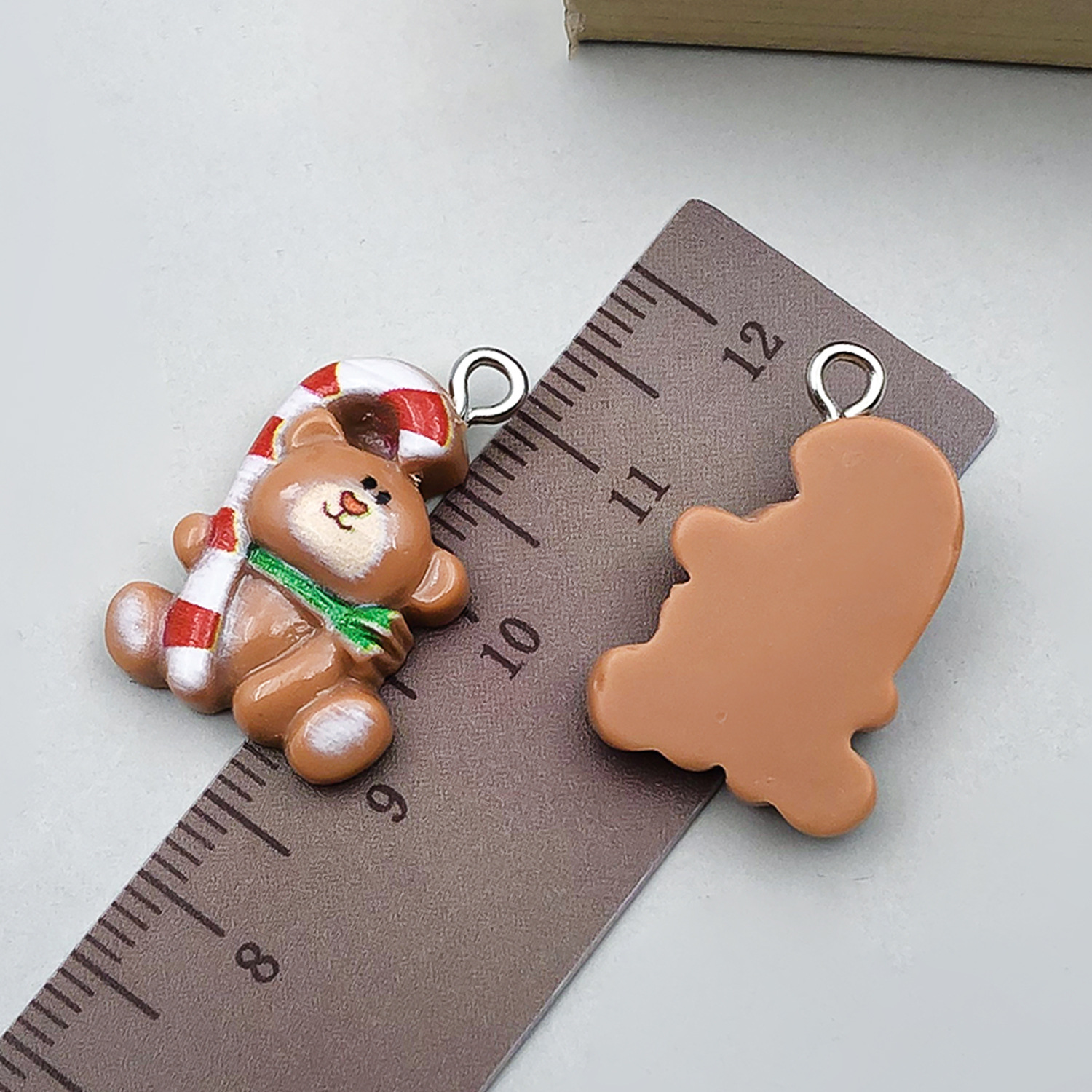 1 orange resin christmas candy cane bear 15x23mm-1.2g-24264