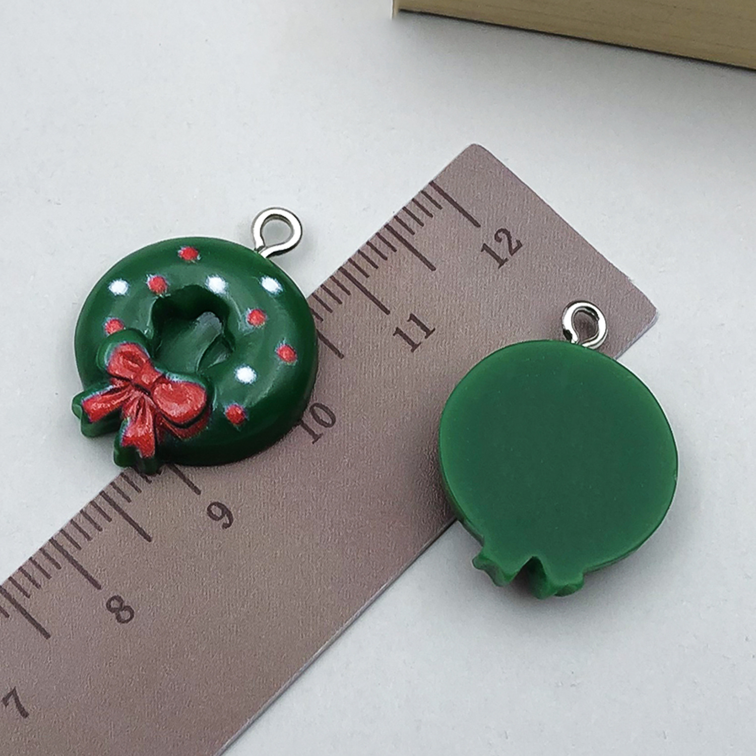 1 green resin christmas bow garland 18x24mm-1.2g-24266