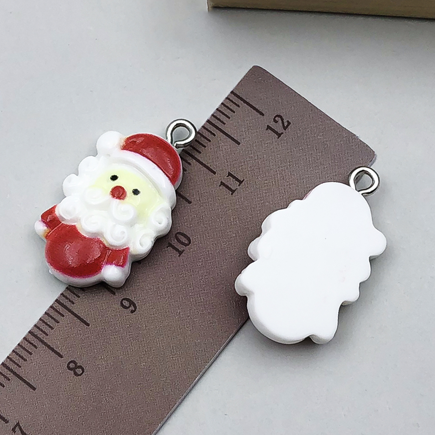 1 red resin santa claus 14x25-1.1g-17012
