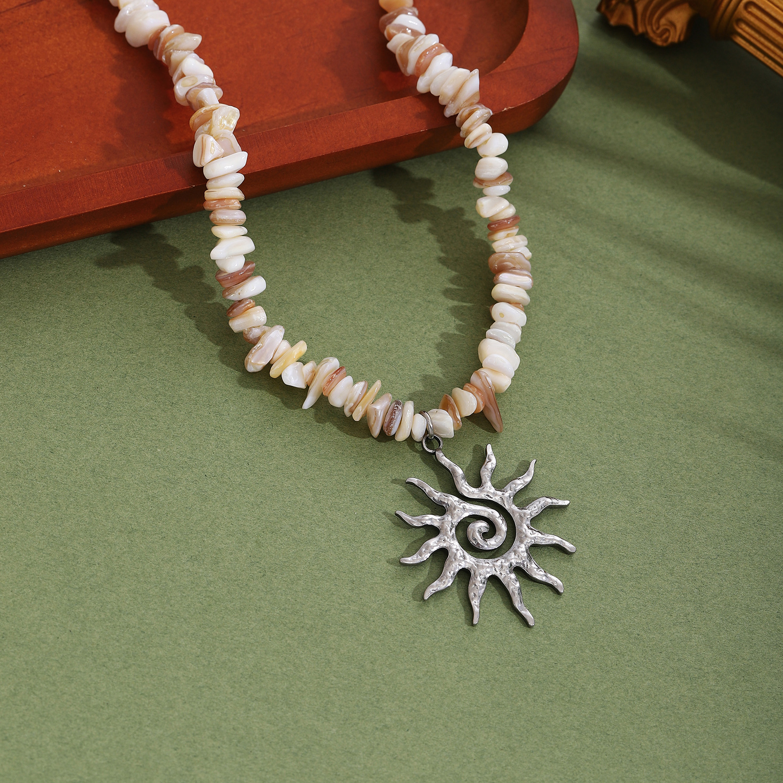 1 piece flame sun pendant off-white gravel necklace