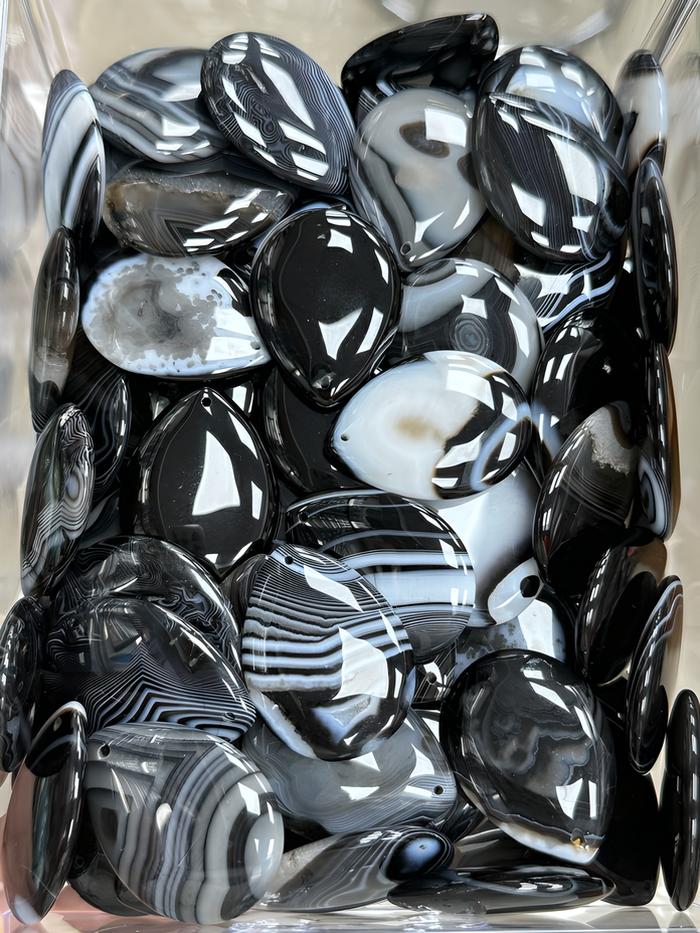Black striped agate (plus color)