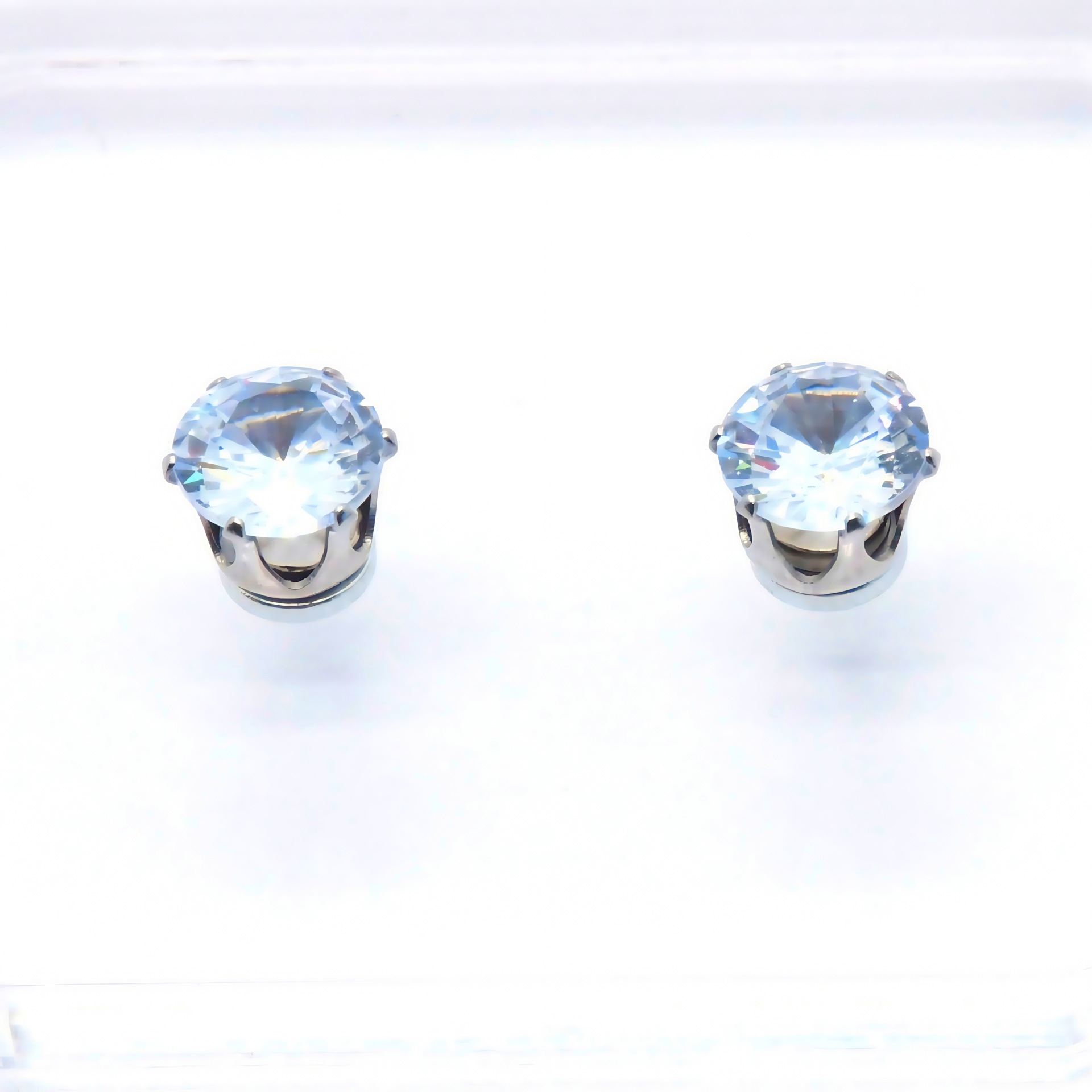 White zircon (8mm pair)