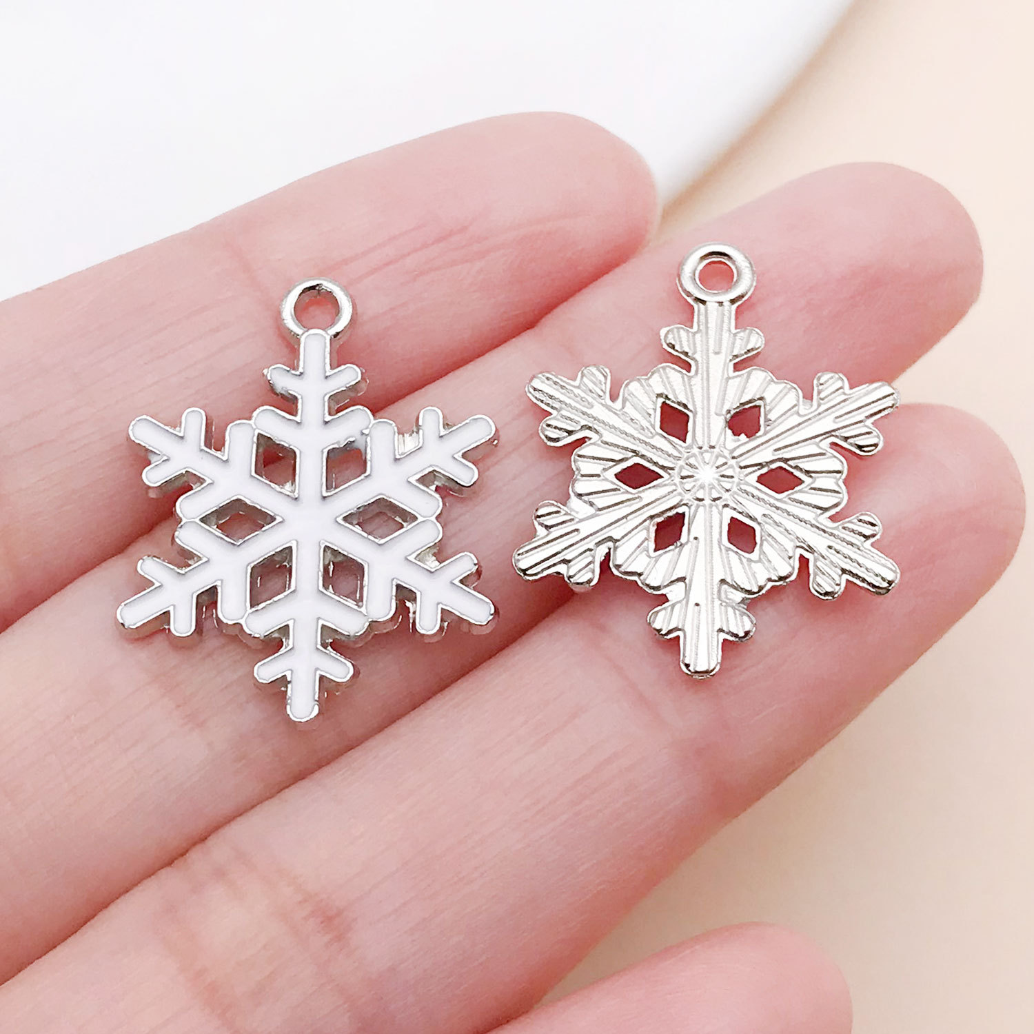 12646-1 18x24-1.2g white k drop oil zinc alloy white hexagonal christmas snowflake