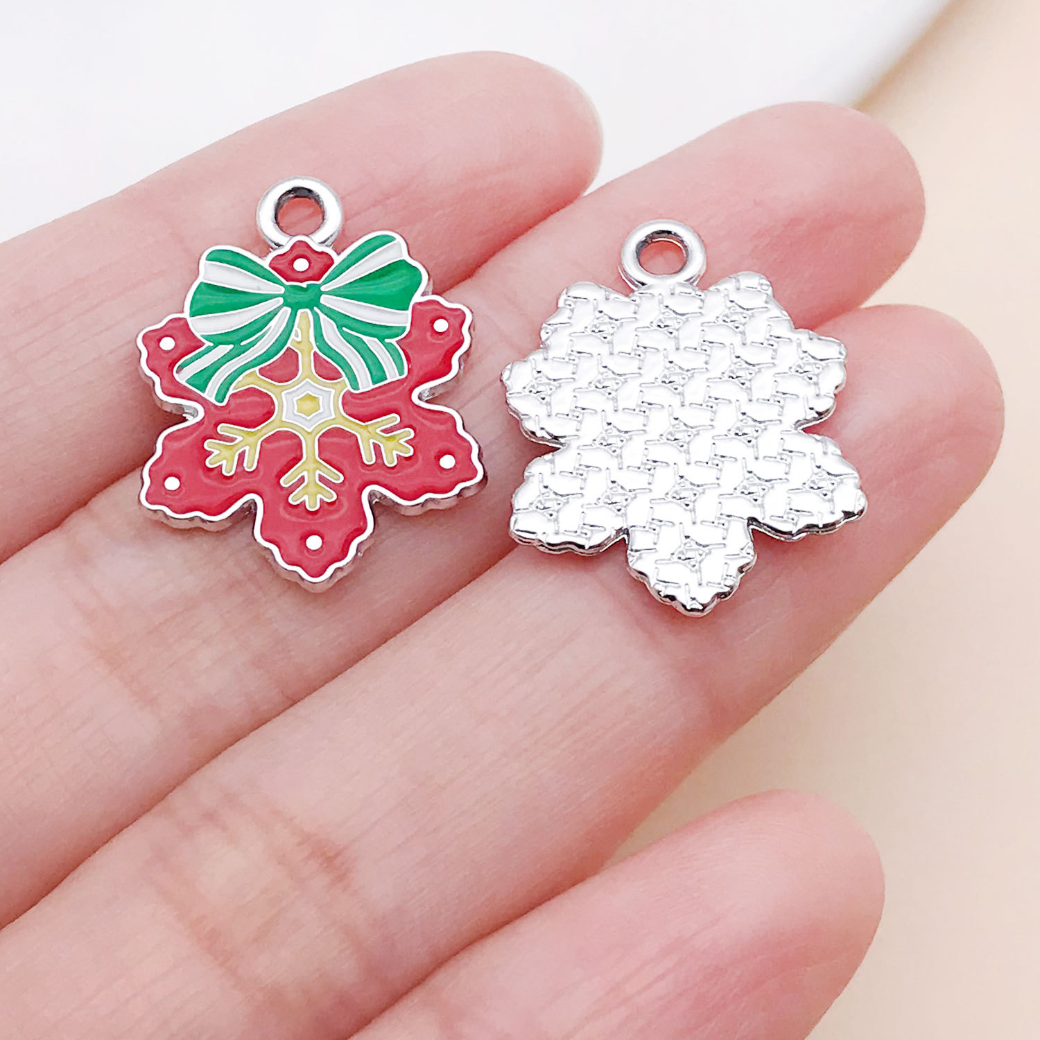 19673-1 piece 22x17mm-1.3g white k drop oil red zinc alloy christmas bow snowflake