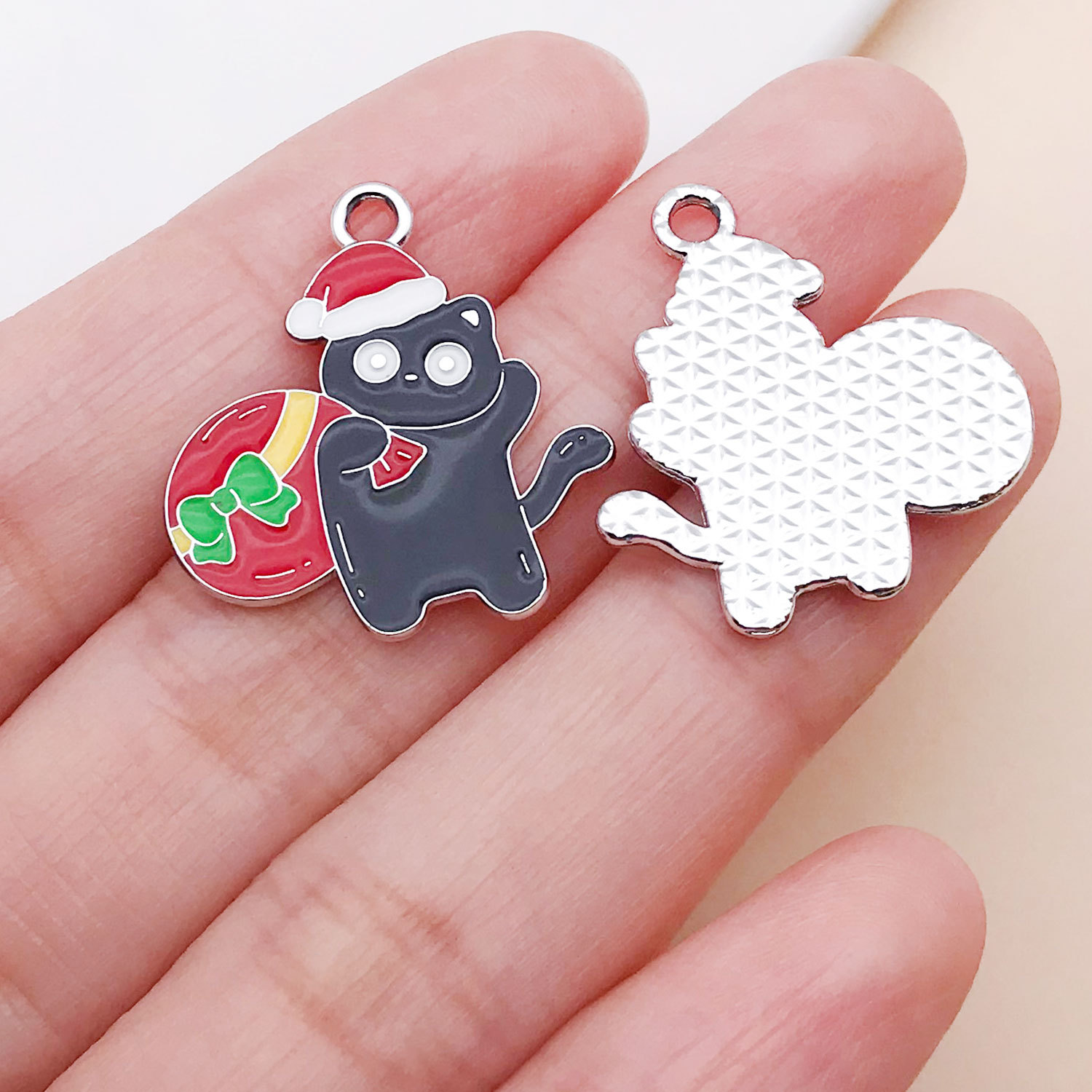 25242-1pcs 24x22mm-1.4g white k black oil dripping zinc alloy christmas gift bag cat