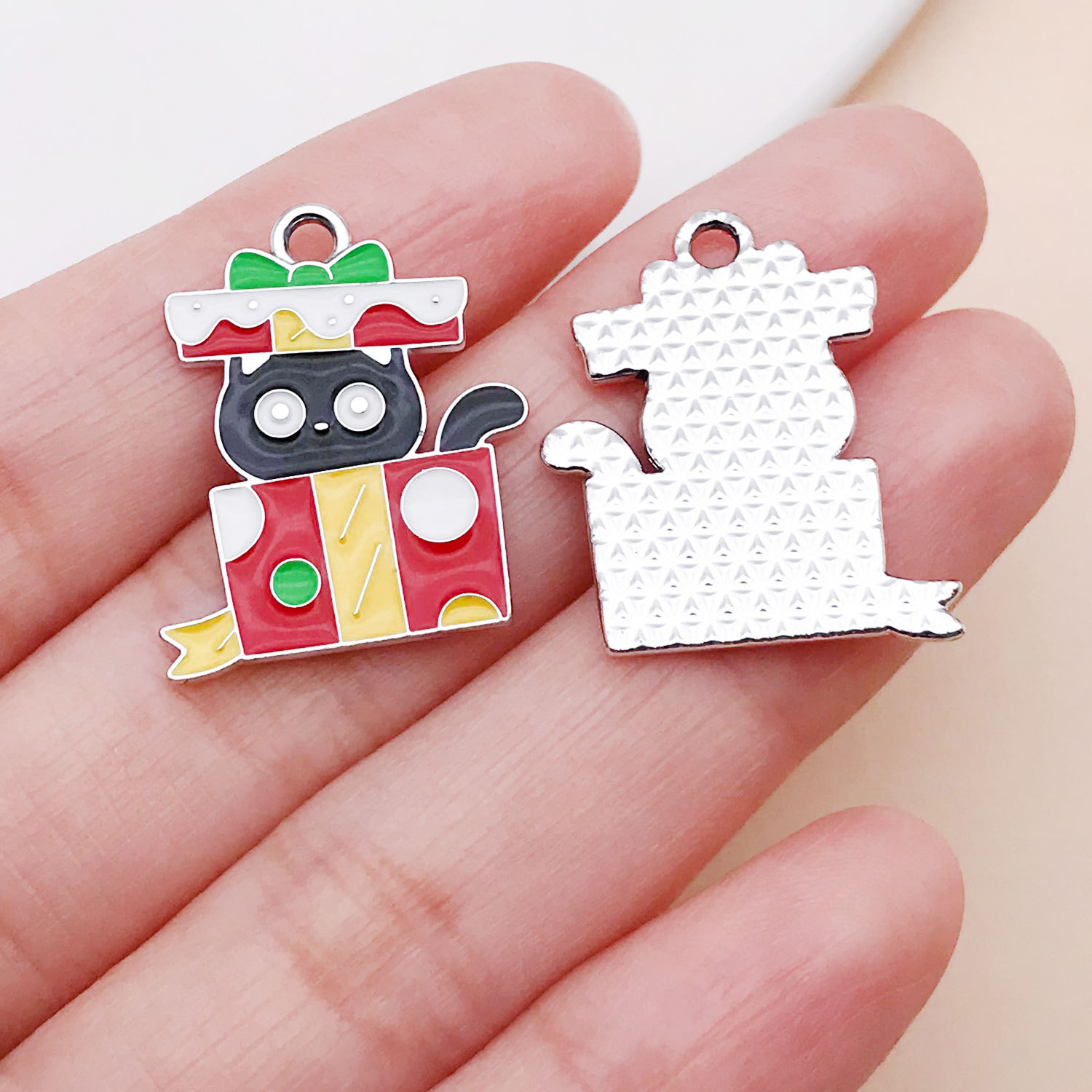25249-1pcs 23x14mm-1.55g white k red oil dripping zinc alloy christmas gift box cat