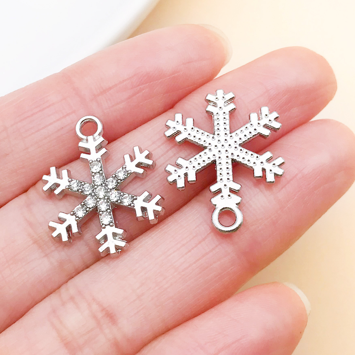 27015 - 1 piece, 21x16mm, 1.3g, white k zinc alloy rhinestone christmas snowflake