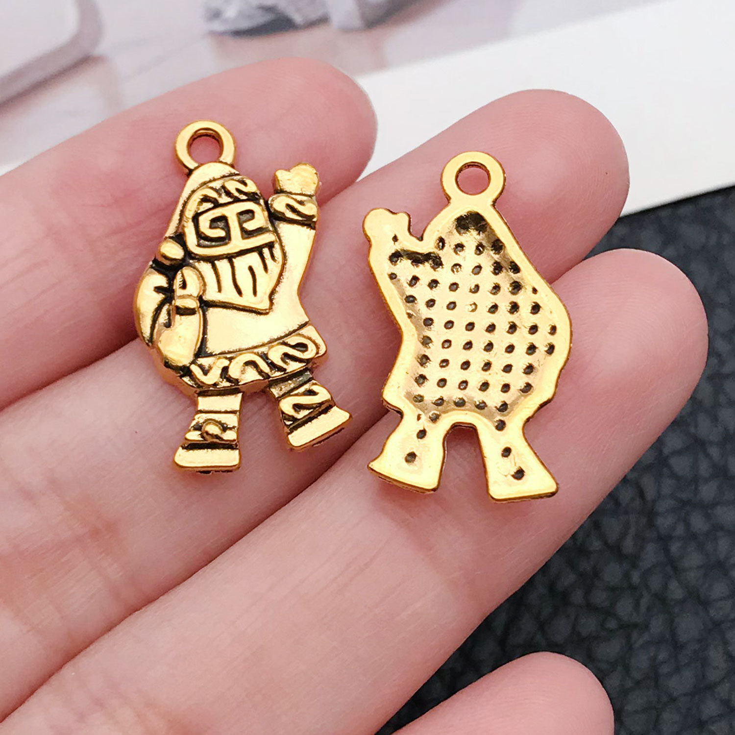 20046-ancient gold zinc alloy santa claus 12x23mm-1.4g