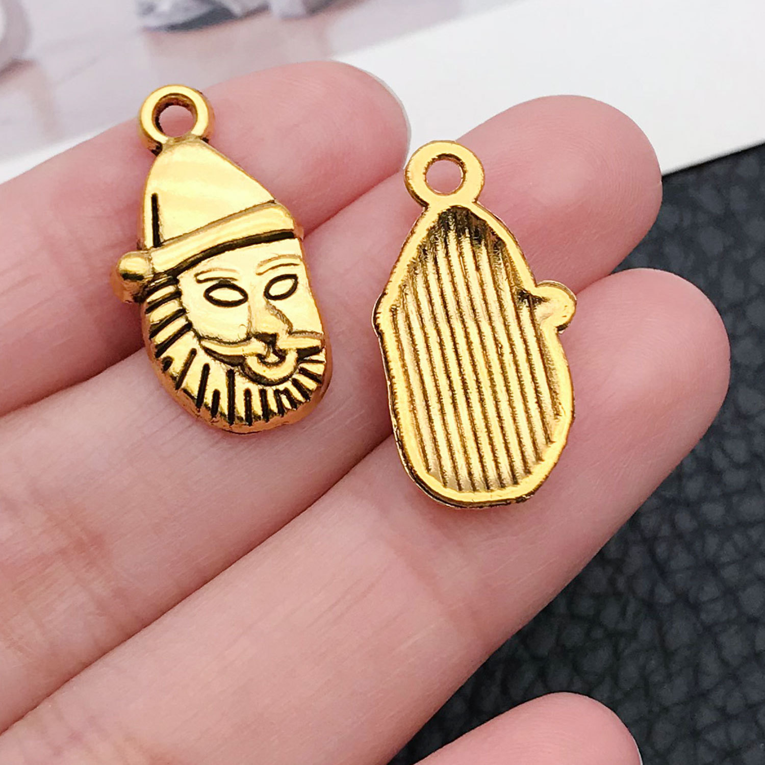20048-ancient gold zinc alloy santa head 12x23mm-1.3g
