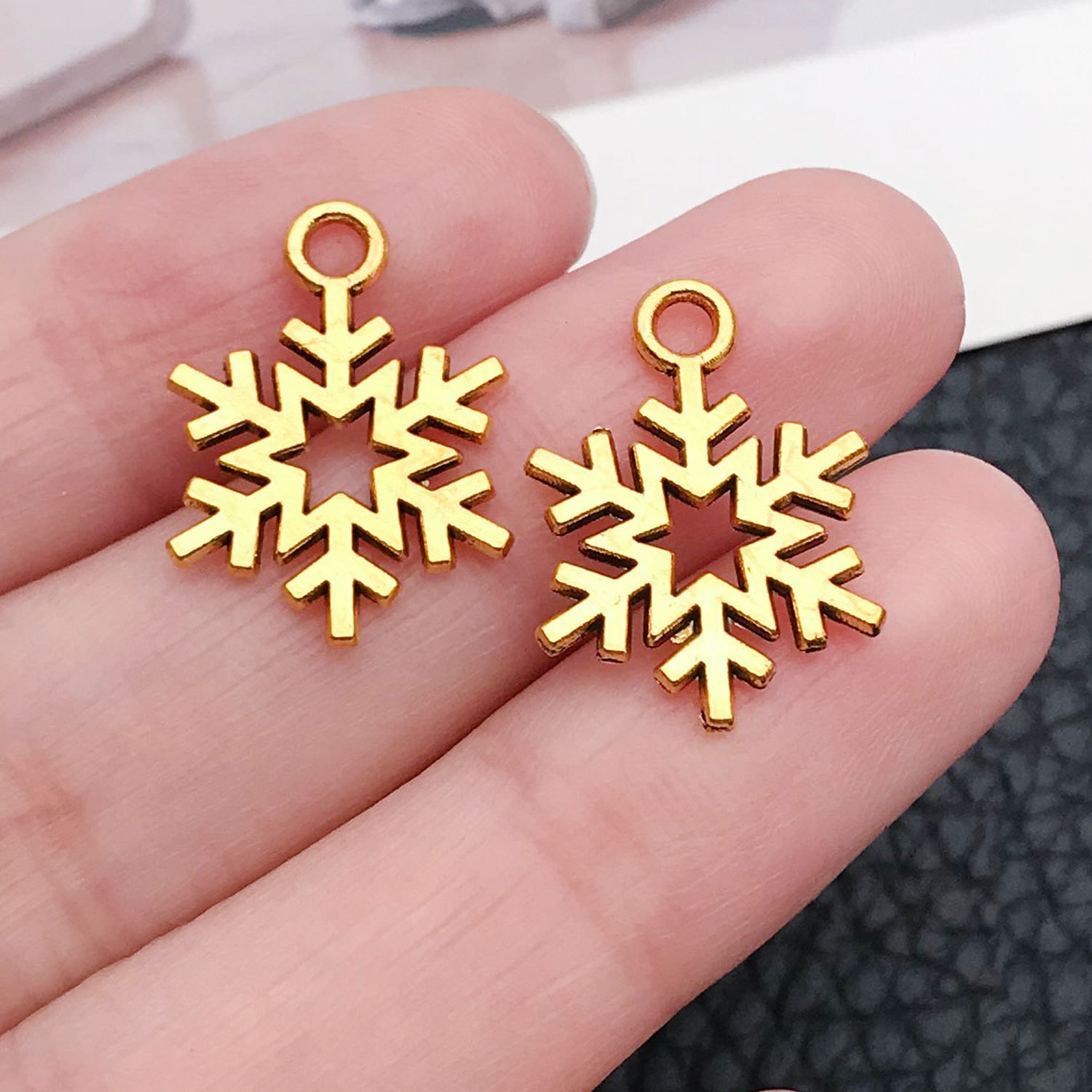 20049-ancient gold zinc alloy christmas snowflake 13.5x19mm-0.7g