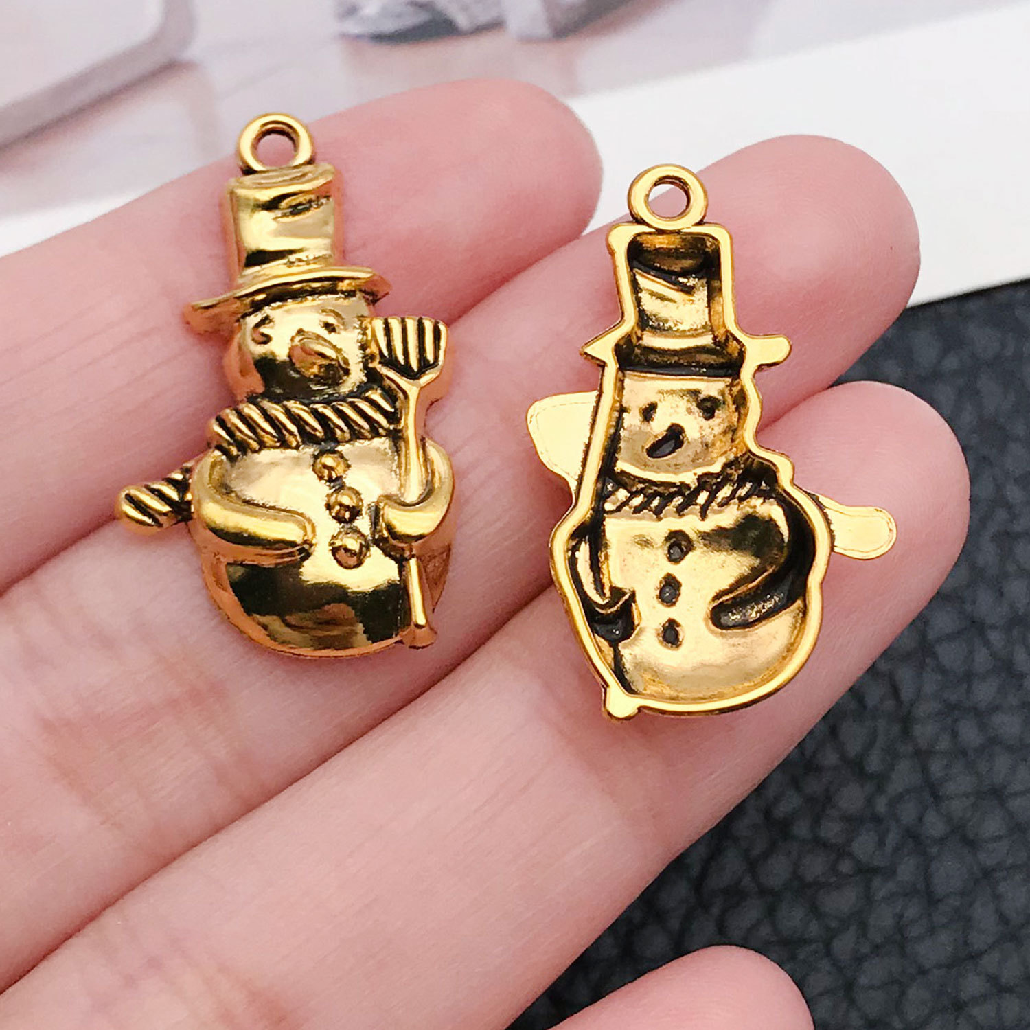 20050-ancient gold zinc alloy christmas snowman 17x27mm-1.5g
