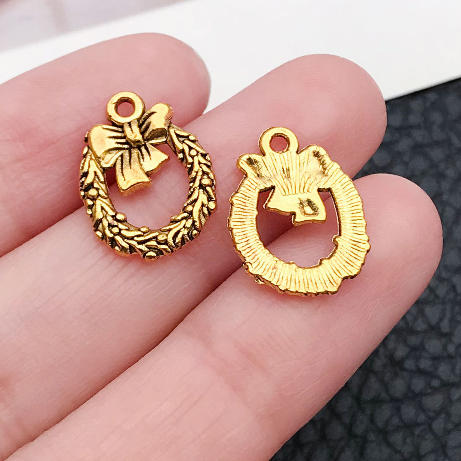 20052-ancient gold zinc alloy christmas wreath 12x16mm-0.6g